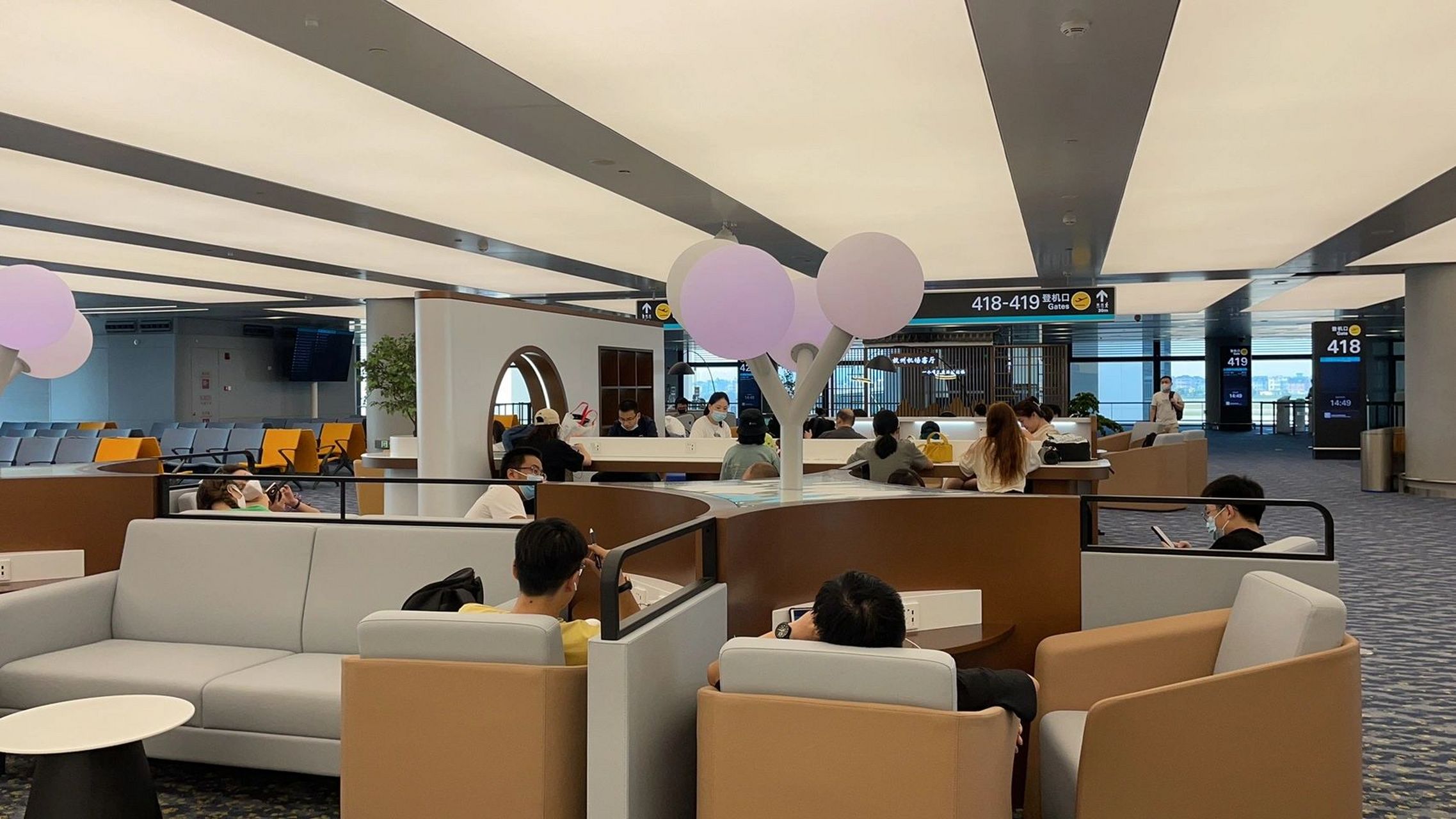 杭州萧山机场t4航站楼 萧山机场t4航站楼刚落成,算是第一批旅客.