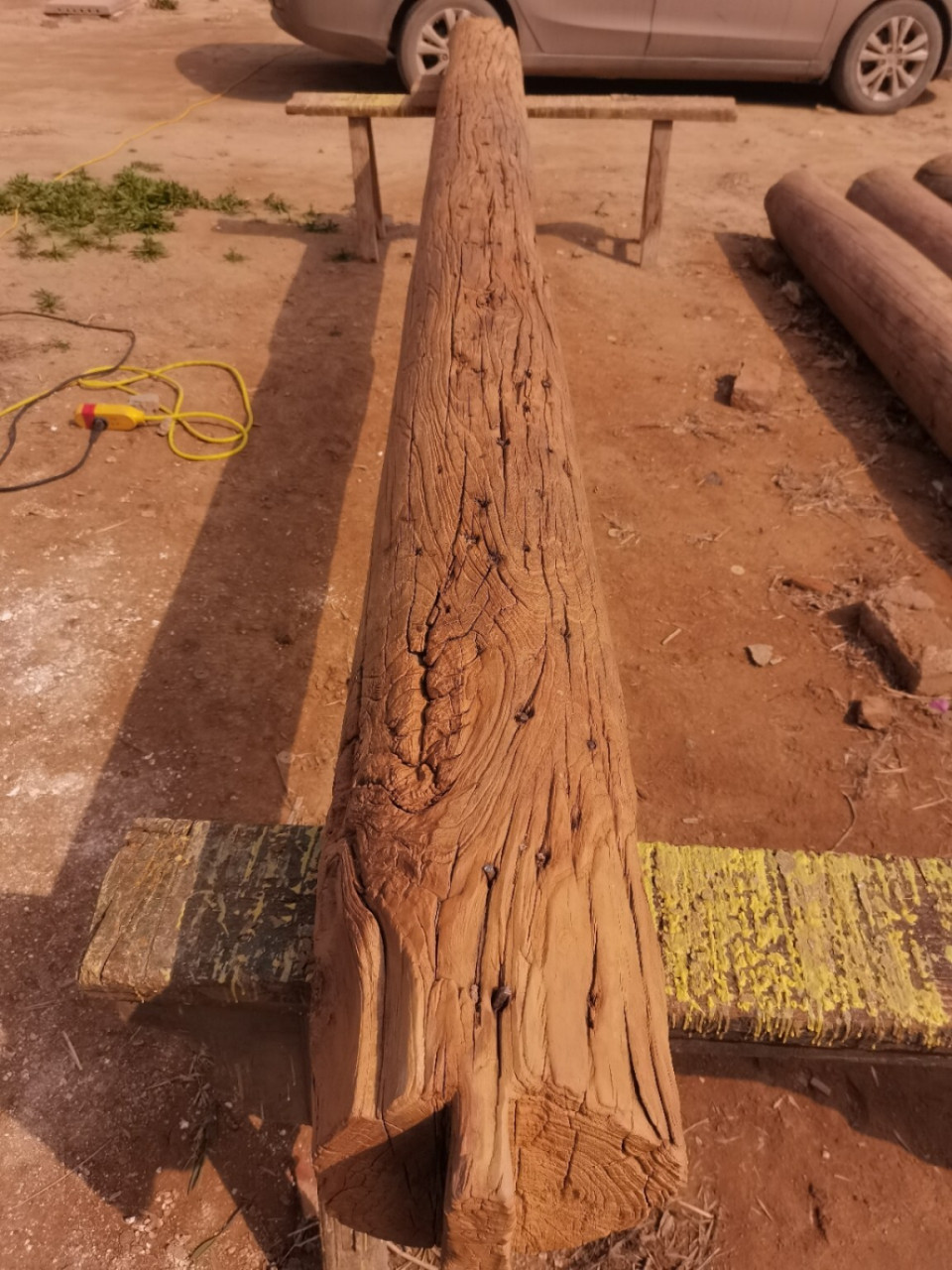 老榆木风化柱子房梁檩条复古怀旧原木老木头 老榆木风化柱子房梁檩条