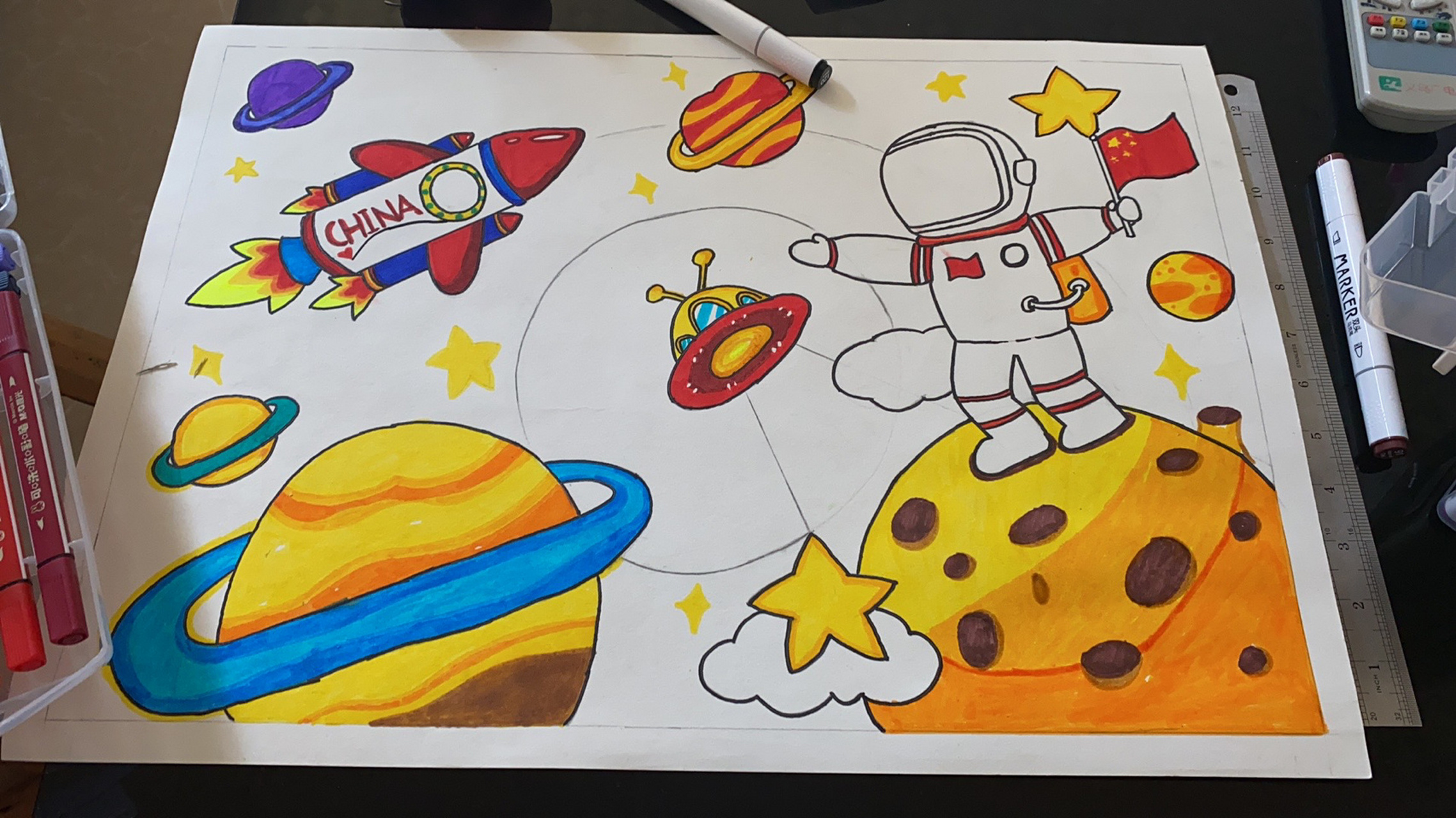 儿童科技主题画 临摹  的马克笔儿童科学幻想太空画 用水彩笔跟马克笔