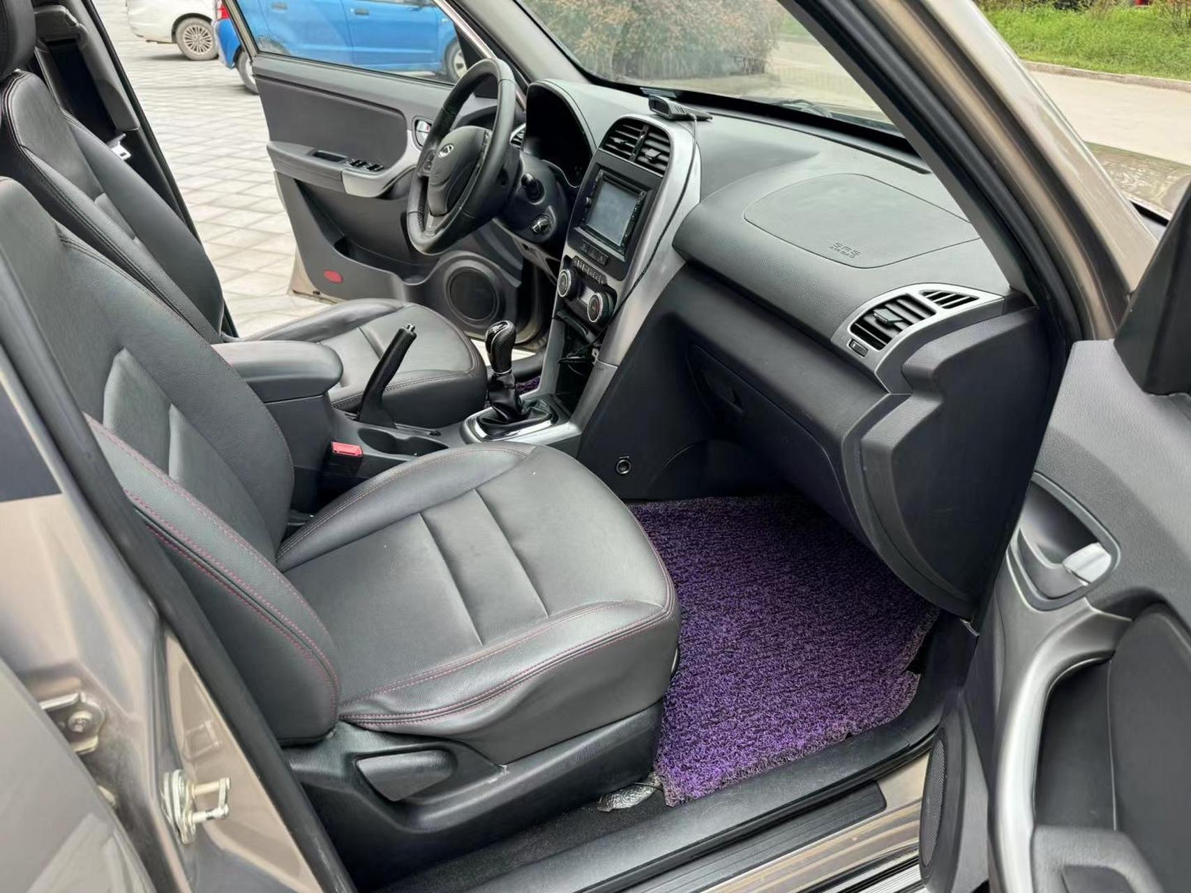 16年一手奇瑞瑞虎3手动挡天窗最高配!