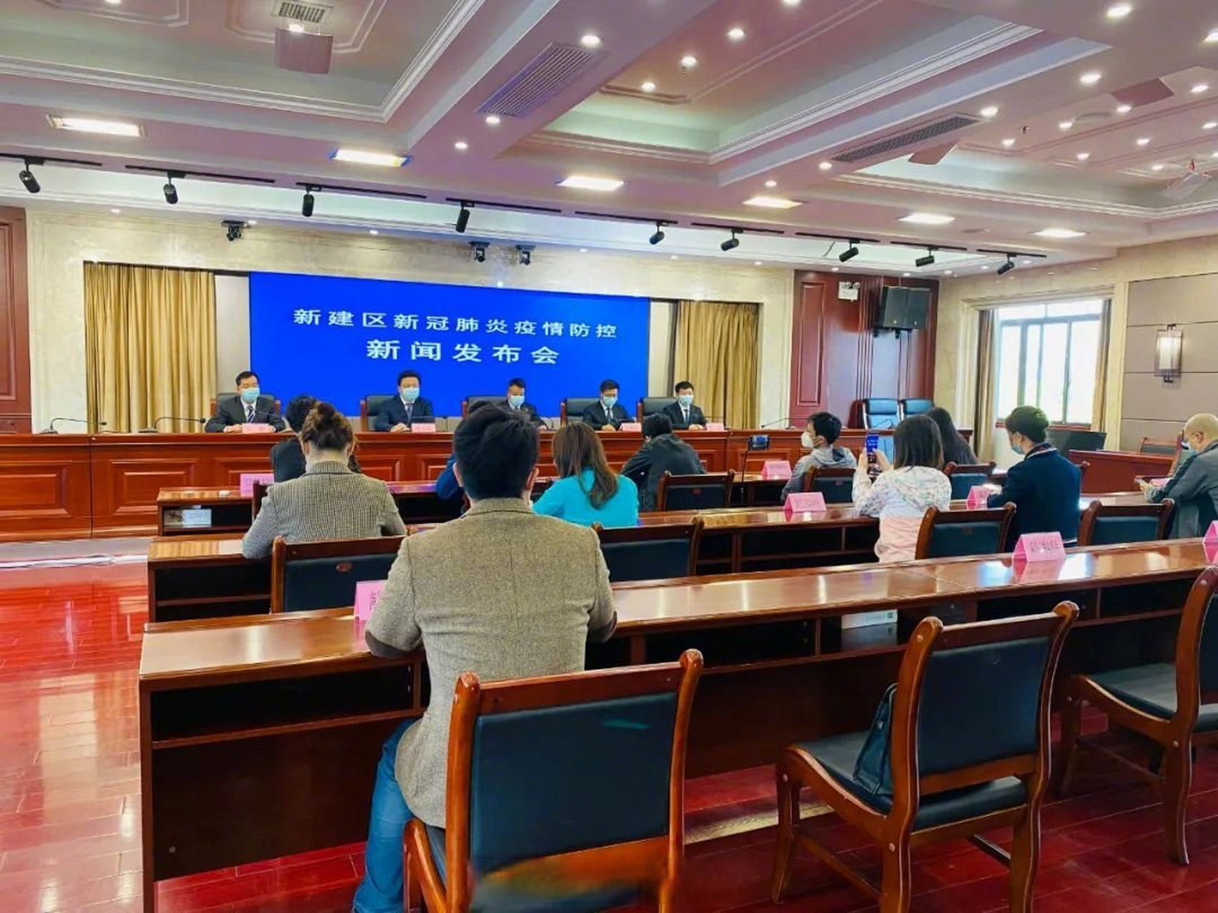 南昌新建区长堎镇有序放开社会面疫情防控措施】4月6日,南昌新建区