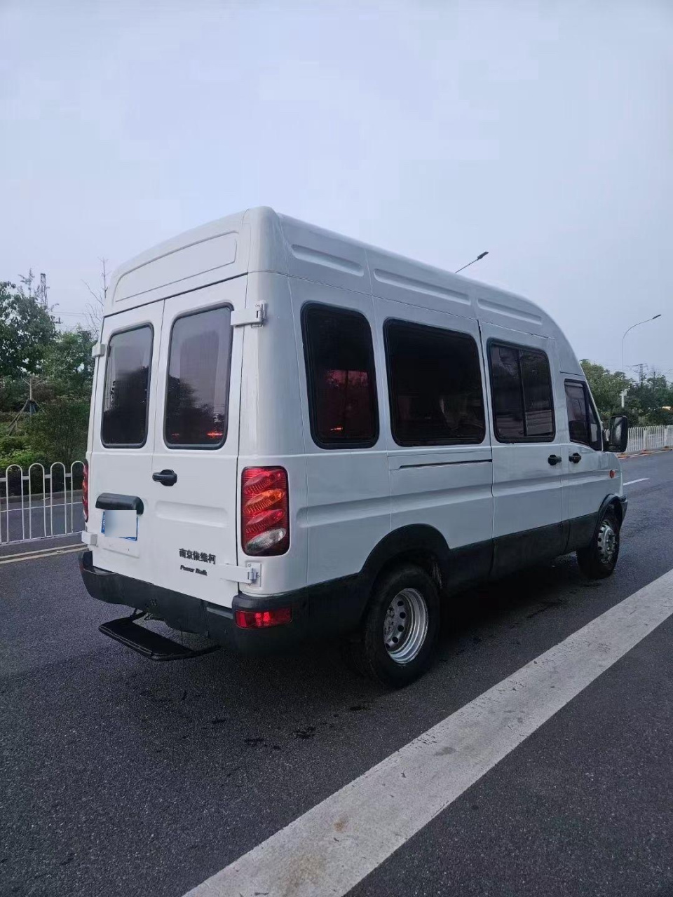 新到17年国五依维柯大宝迪,长轴高顶后双胎,搭载2.