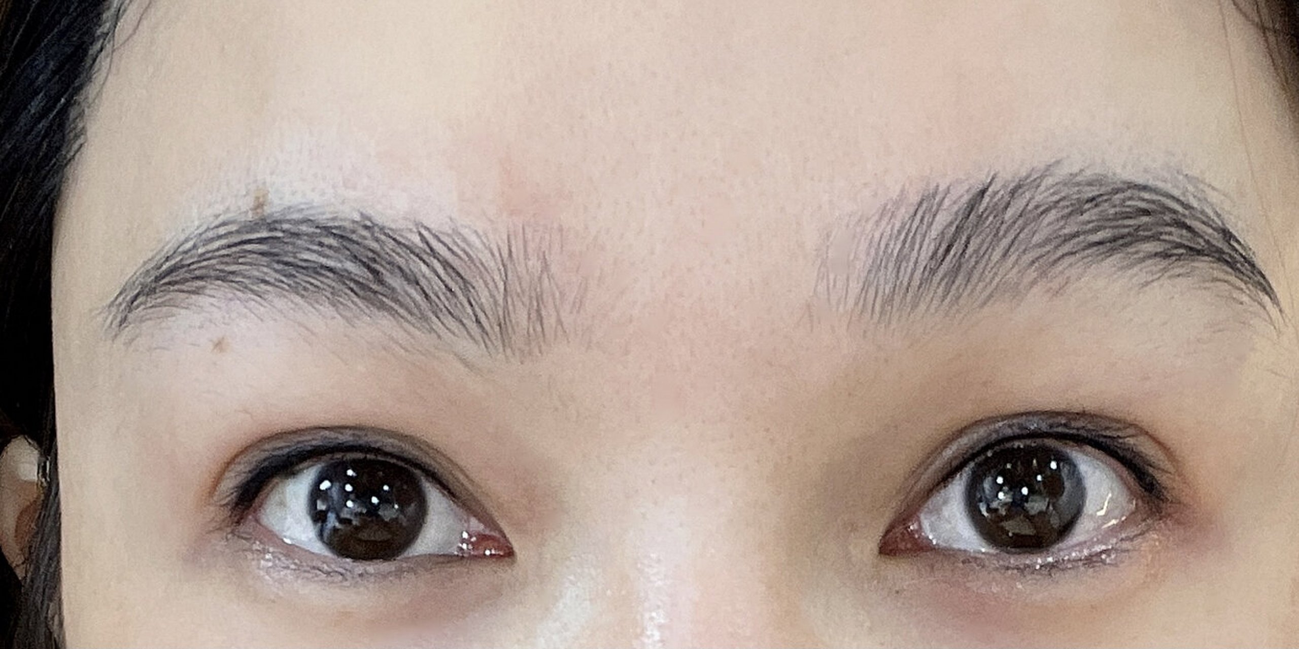 4年前做过一次纹眼线,完全都没上色,白疼了一次,隔几个月又纹了一次