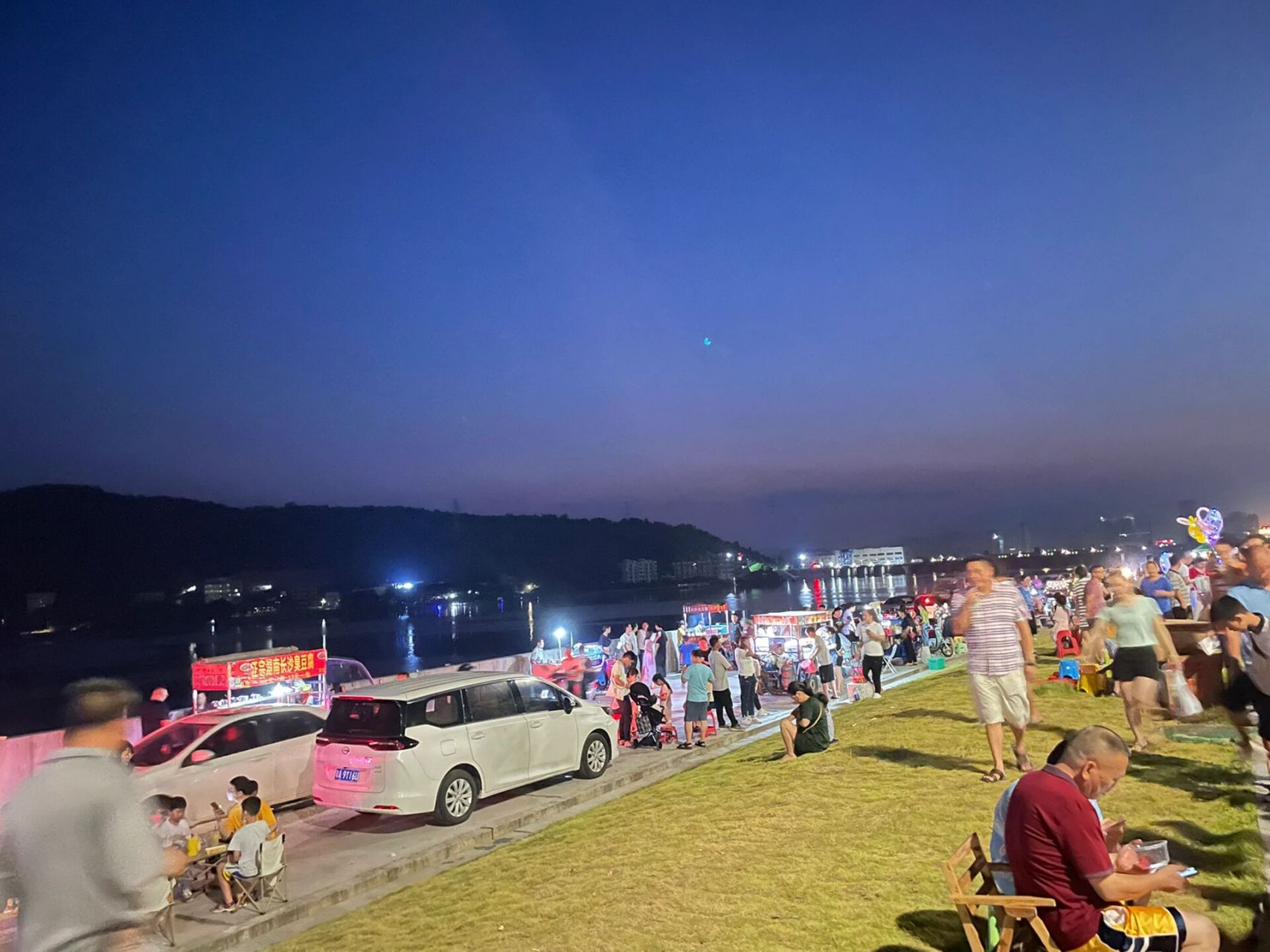 打卡韶关新夜市73韶关大道 孟洲坝 韶关大道 孟洲坝 韶关新的夜市一