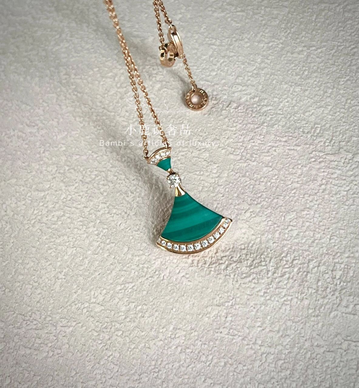宝格丽bvlgari扇子"小裙子"孔雀石项链推荐 今日小编介绍一条非常美丽