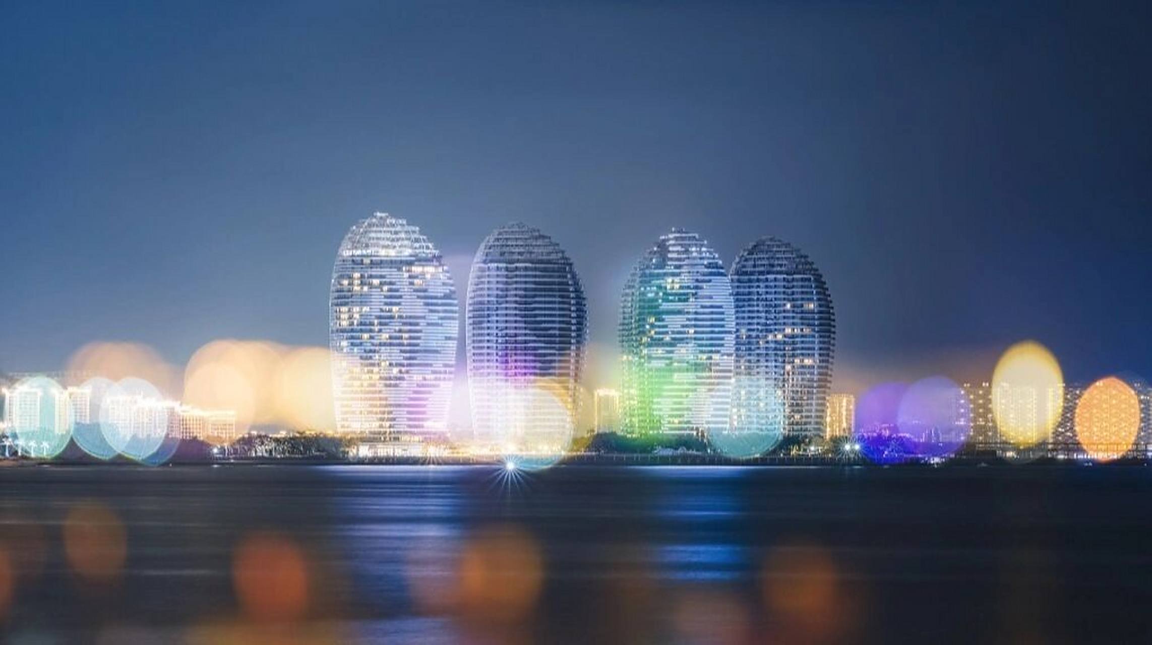 三亚最美地标建筑凤凰岛夜景 在三亚拍了许多城市建筑,个人觉得最美