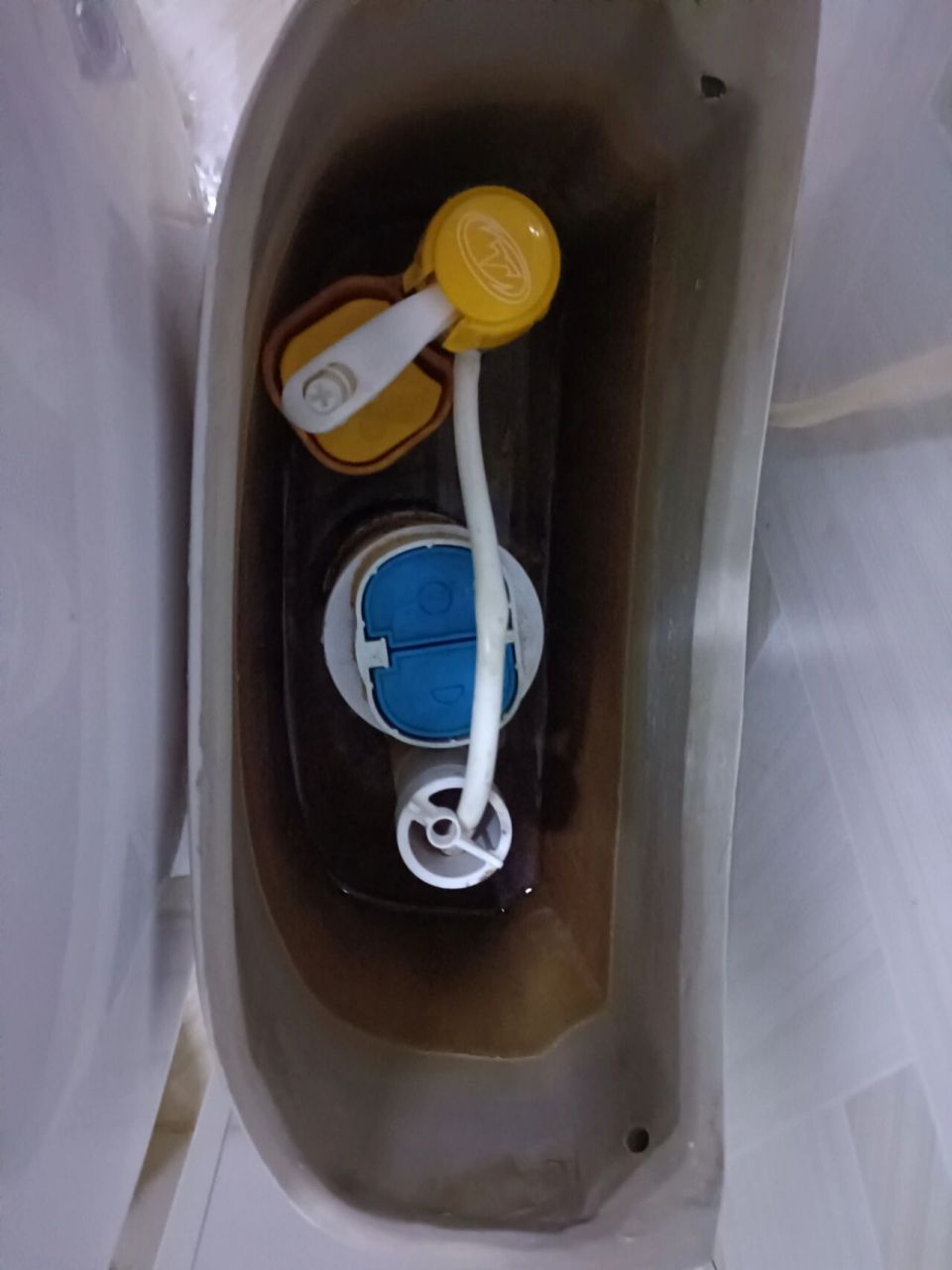 坐便器冲的那个按不出水来怎么办?