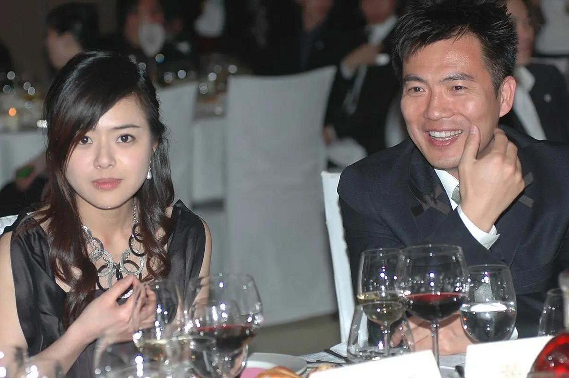 2006年,著名足球解说员黄健翔在妻子孙颖患上乳腺癌后不久,提出了离婚