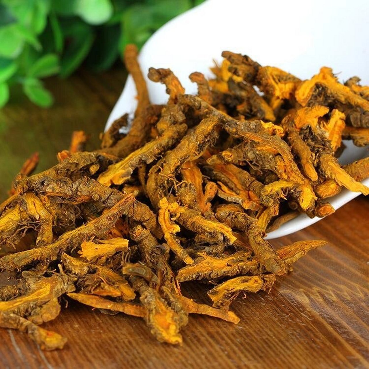 祛湿热的中药 1,苦参:其苦,性寒.