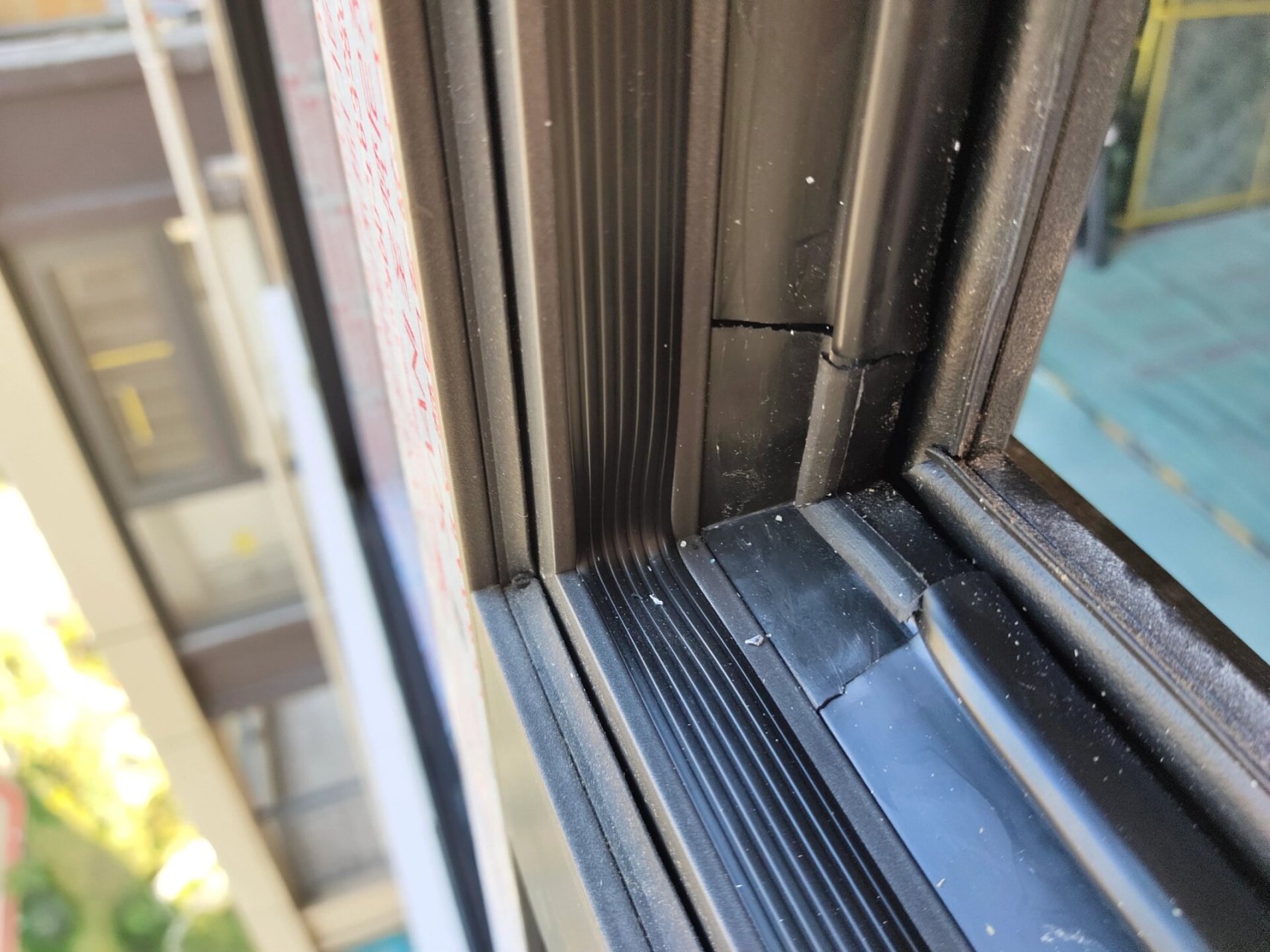 避雷圣梵尼门窗,质量和服务非常差劲!