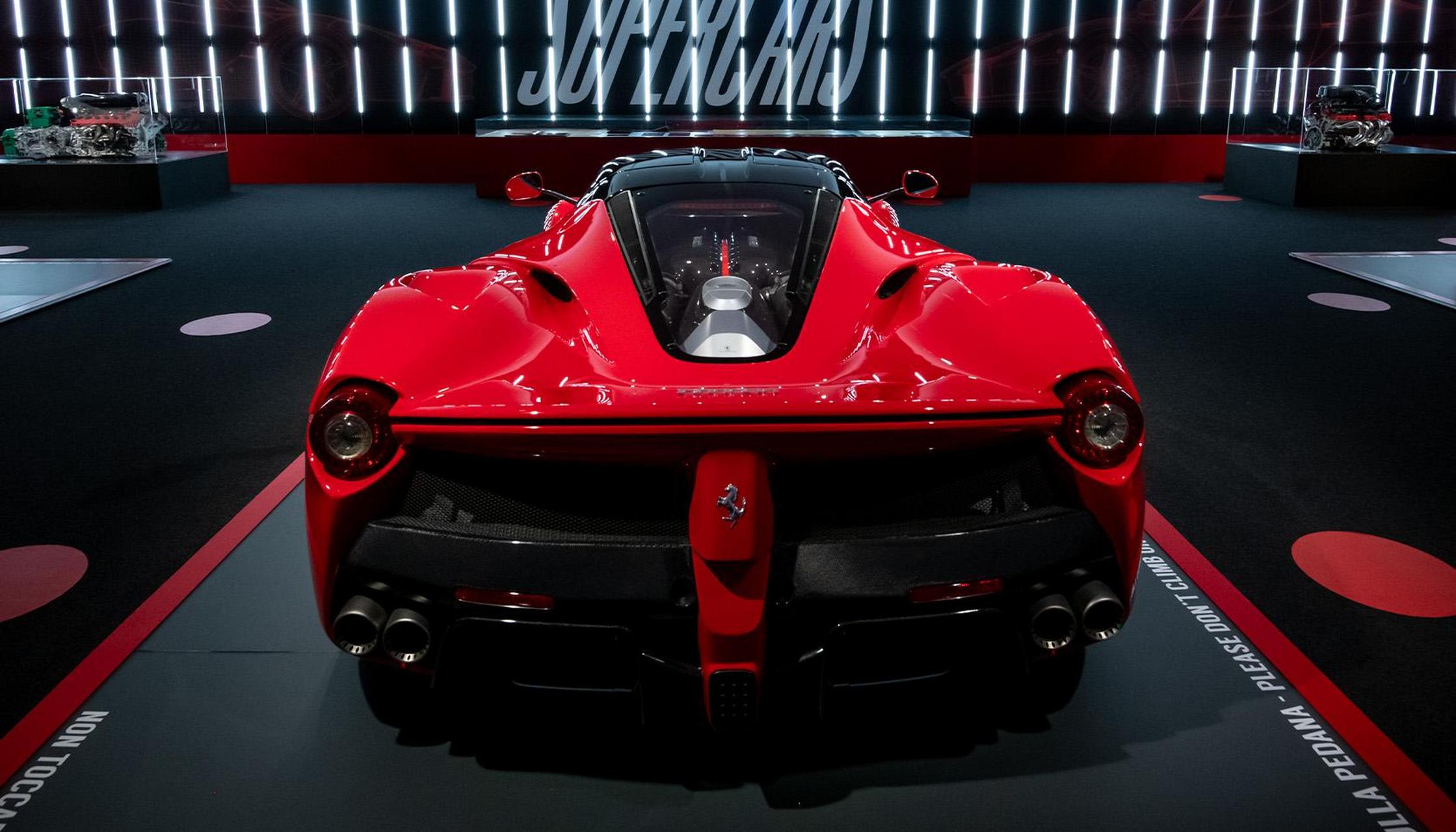 laferrari是法拉利推出的一款旗舰级超级跑车,于2013年3月在日内瓦