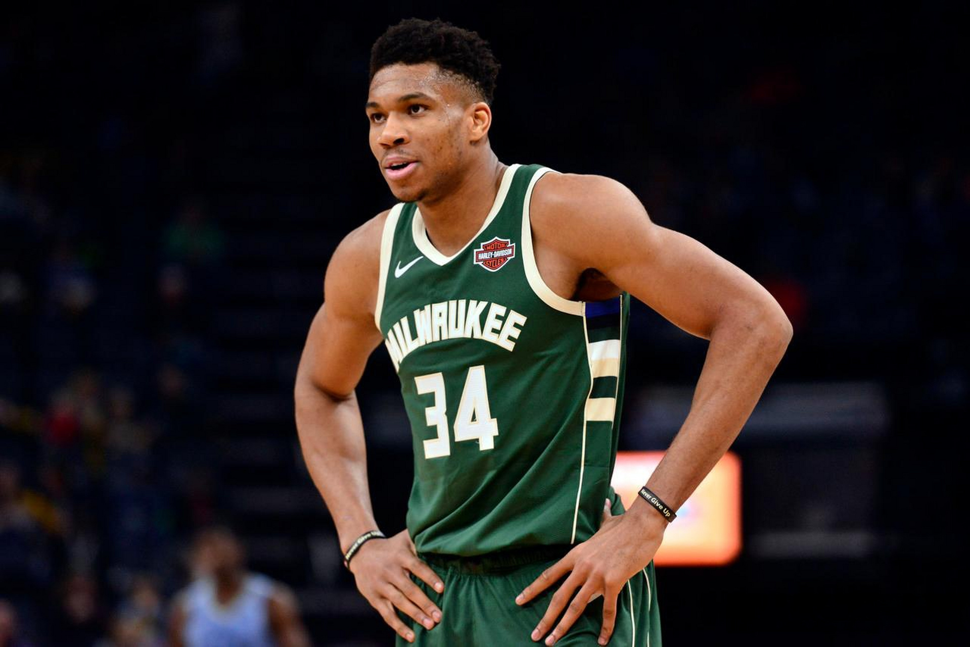 字母哥刷分的举动让他永远都成不了联盟一哥 在比赛