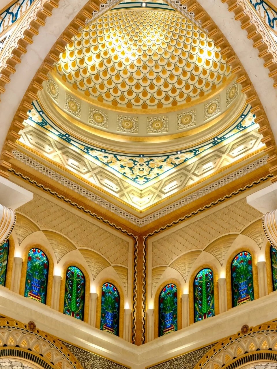 阿联酋|阿布扎比总统府🕌 占地150公顷的🇦🇪总统府,墙面天花板