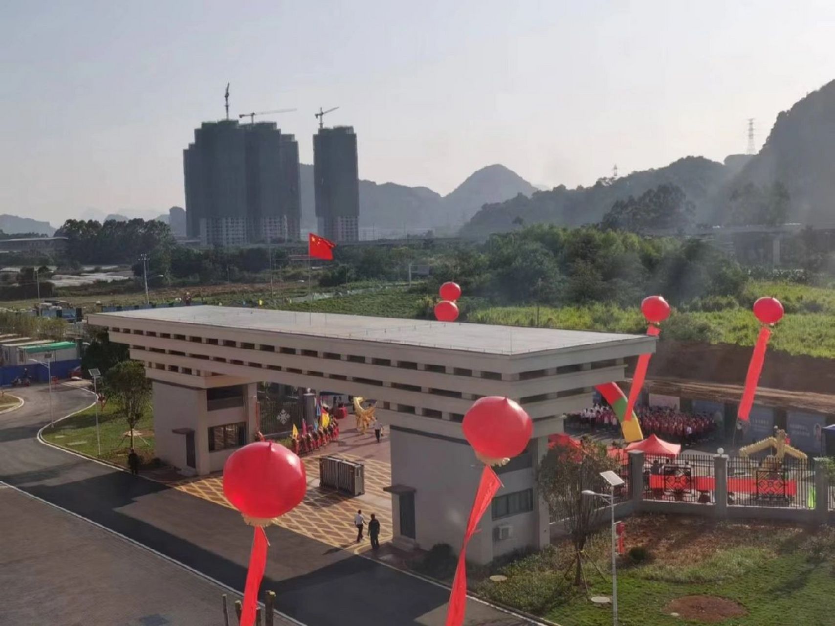 柳州市民族高中新校区揭牌仪式