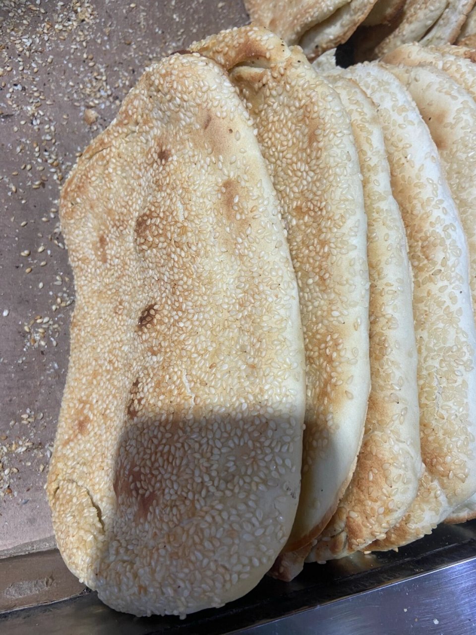 说起郯城县马头镇,首当其冲想到的是马头烤牌!烤牌又名朝牌.