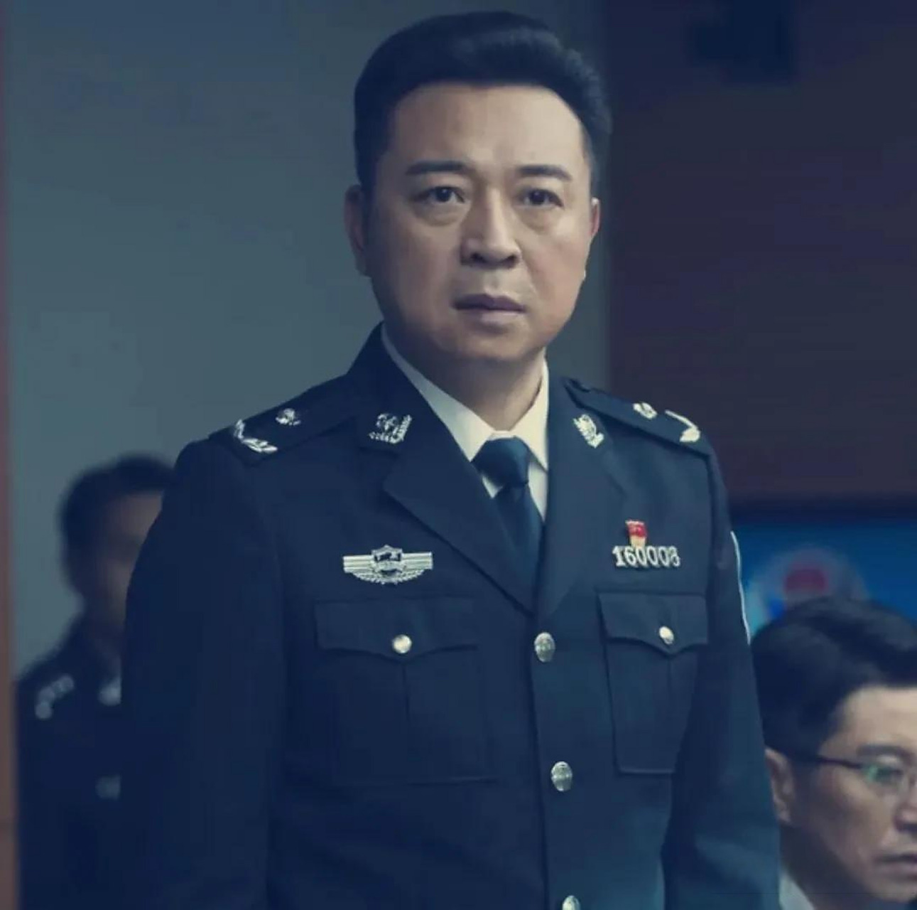 三级警监警衔是什么级别? 答:三级警监警衔,和部队的少将军衔很像,但