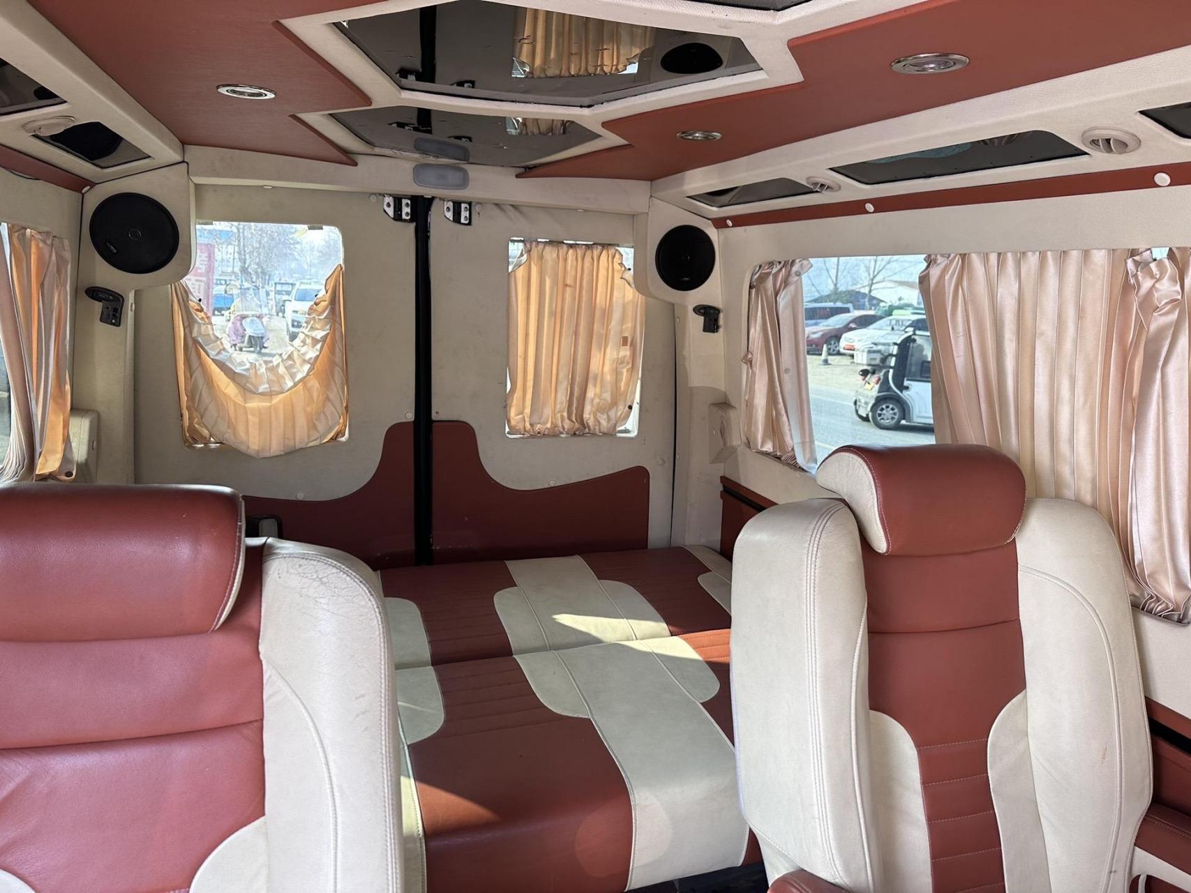 15年金龙海格房车.2.8t柴油手动6速