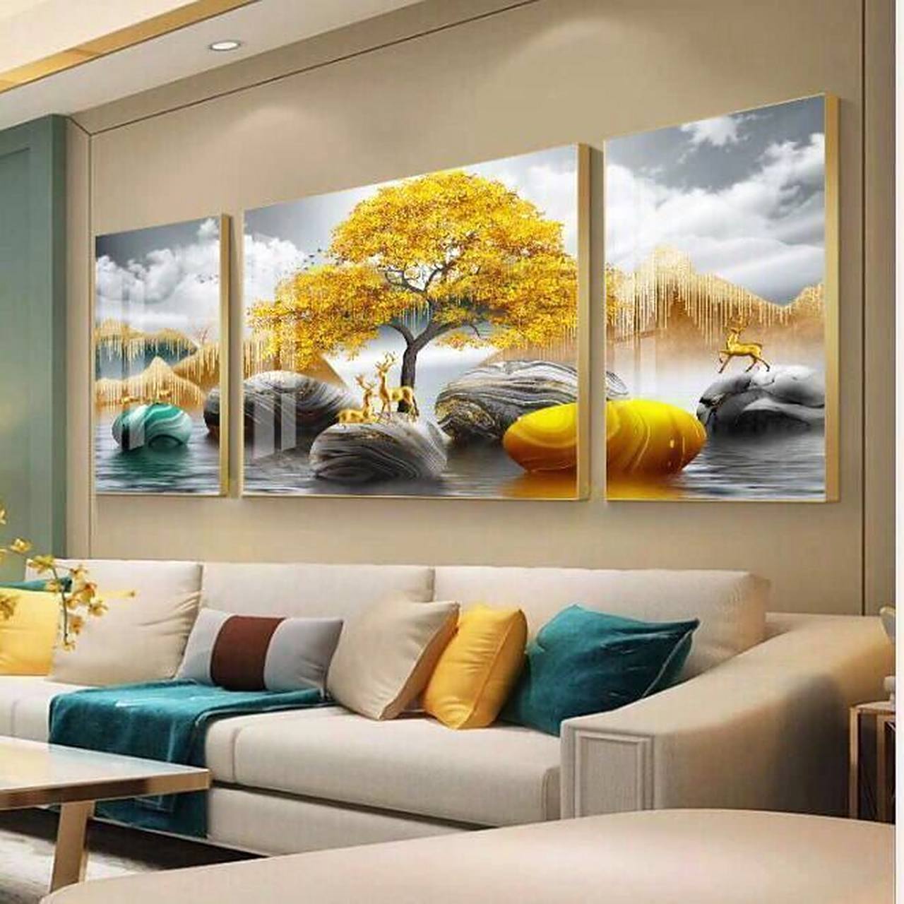 知道墙上挂什么装饰画了吗? 东墙挂山,背靠金山.西墙挂金,财源广进.