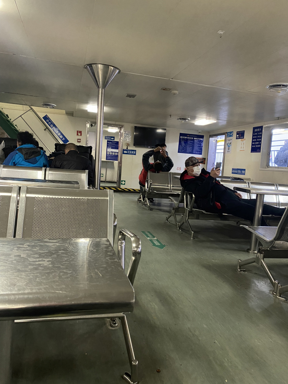 海南轮渡456元,两人一车～ 终于恢复通航了,我们的车子是5点左右开始