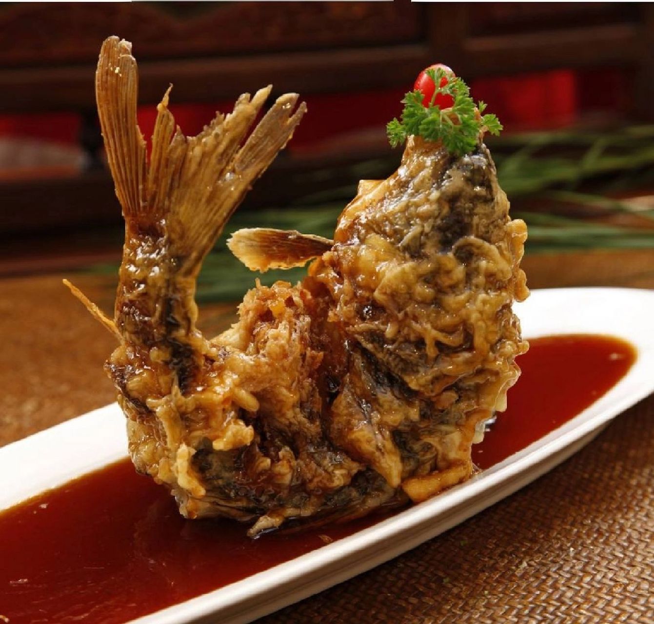 糖醋鲤鱼: 糖醋鲤鱼是用鲤鱼制作的一道山东济南传统名菜,为鲁菜的