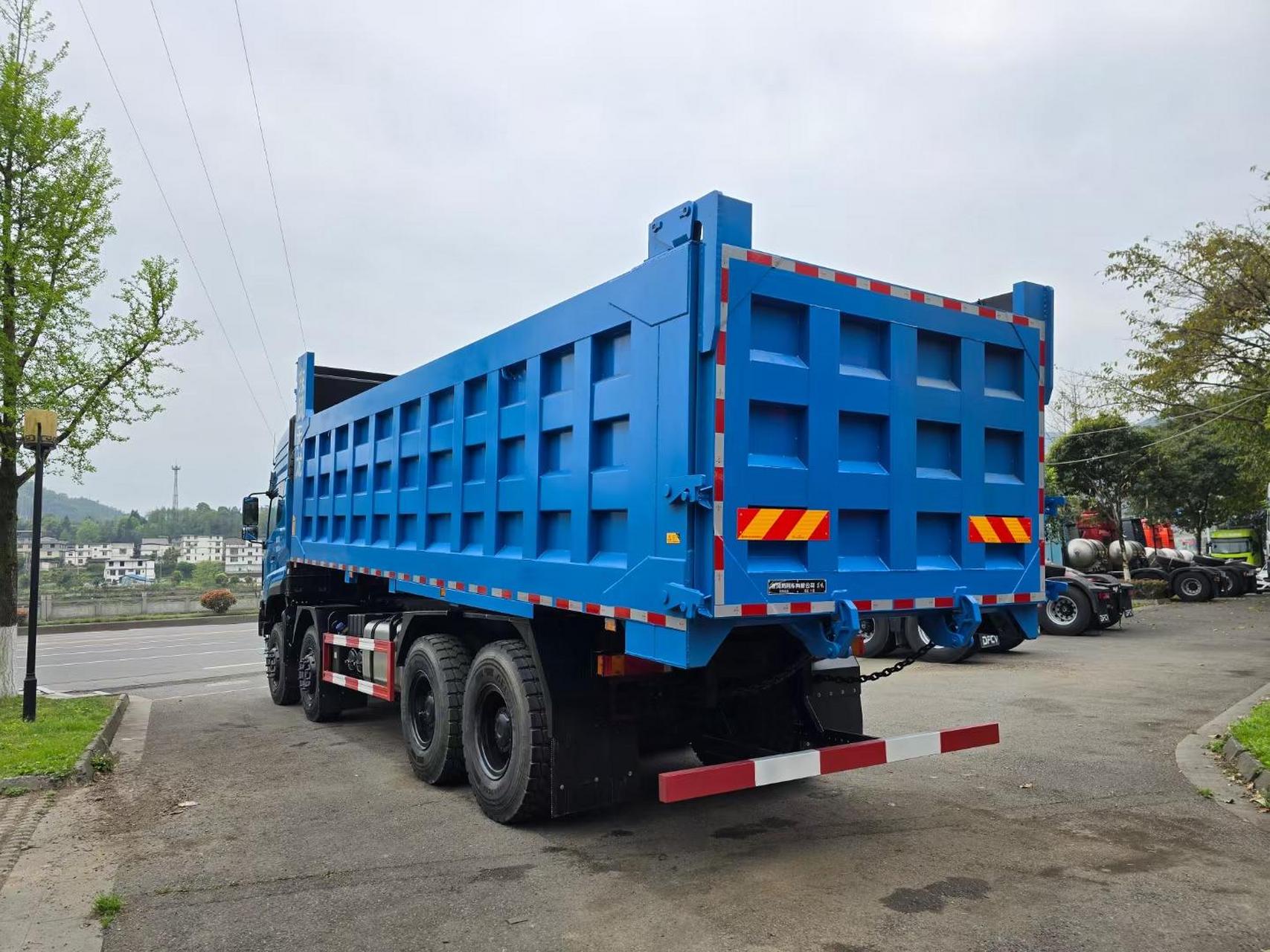 东风天龙kc600动力带液缓,8米2长神河丅700货箱高强度钢,按揭方便首付