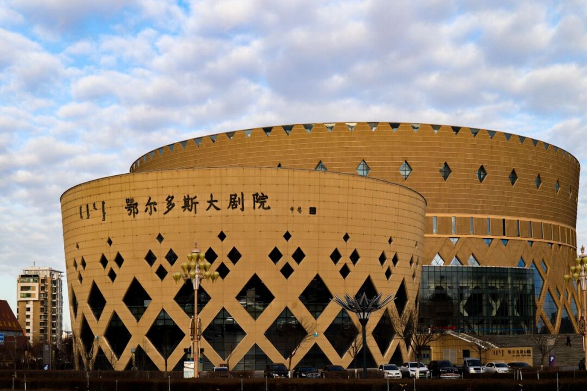 鄂尔多斯大剧院 鄂尔多斯|建筑|城市名片|民族 摄于2021年11月10日