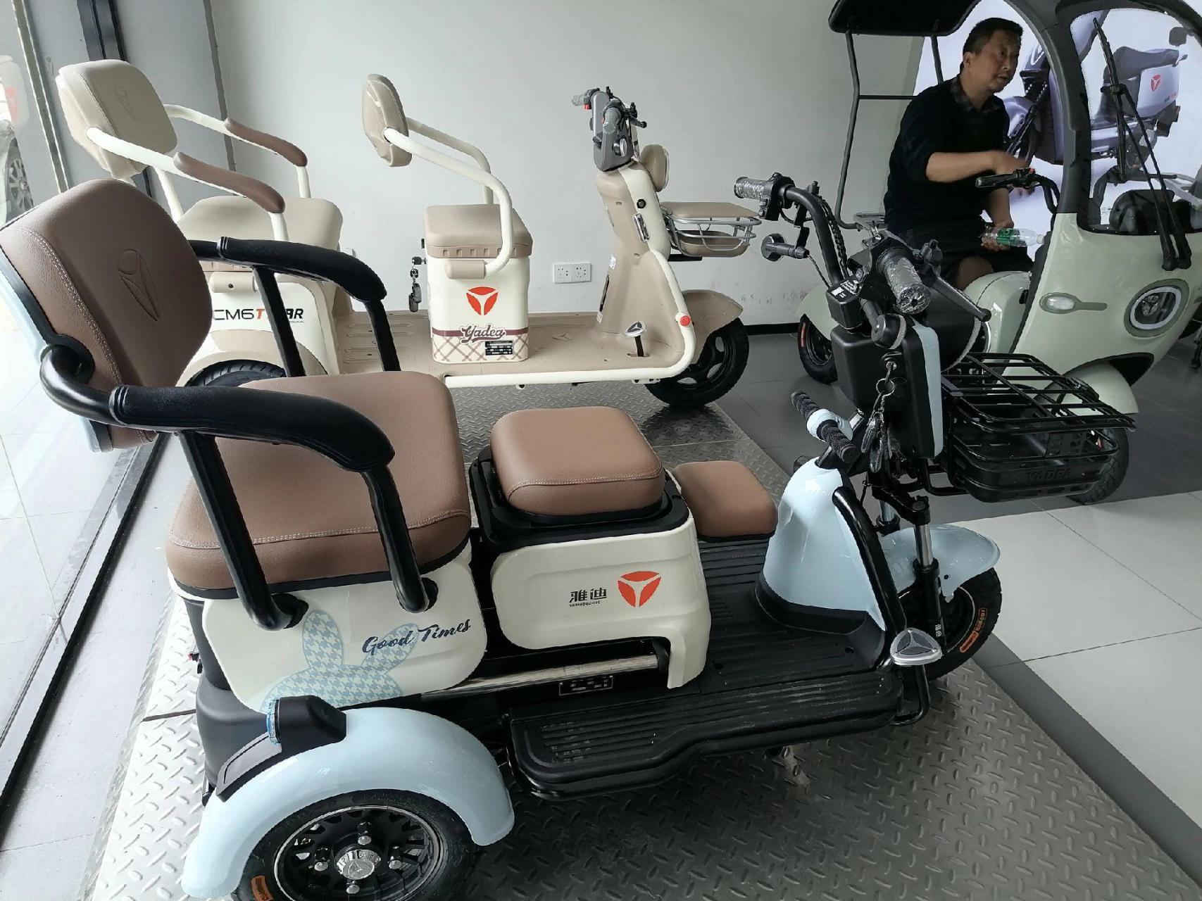 雅迪小三轮车,更高端的老年人的代步车到货啦