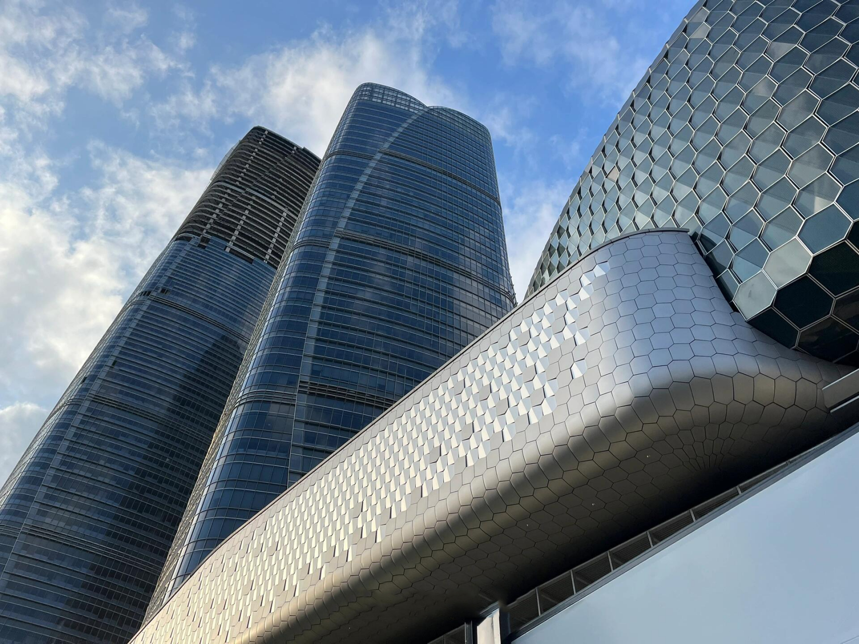 建筑旅行|徐家汇中心|pc&p lead8 塔楼延续one itc,two itc包皮造型