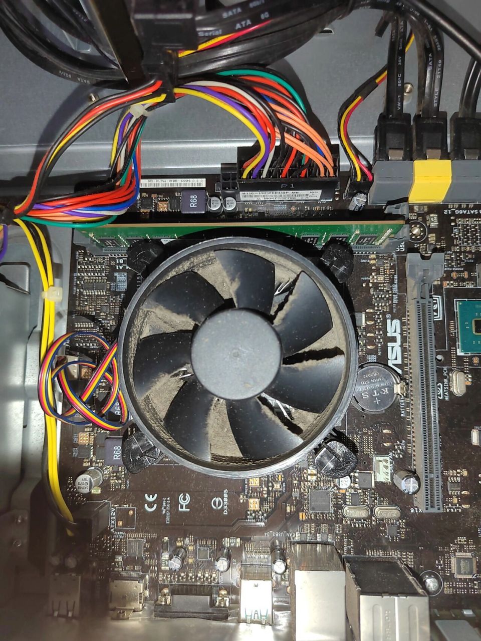 电脑主机风扇怎么拆 电脑开机玩后卡机 主机滋滋声音异常,我想拆了清