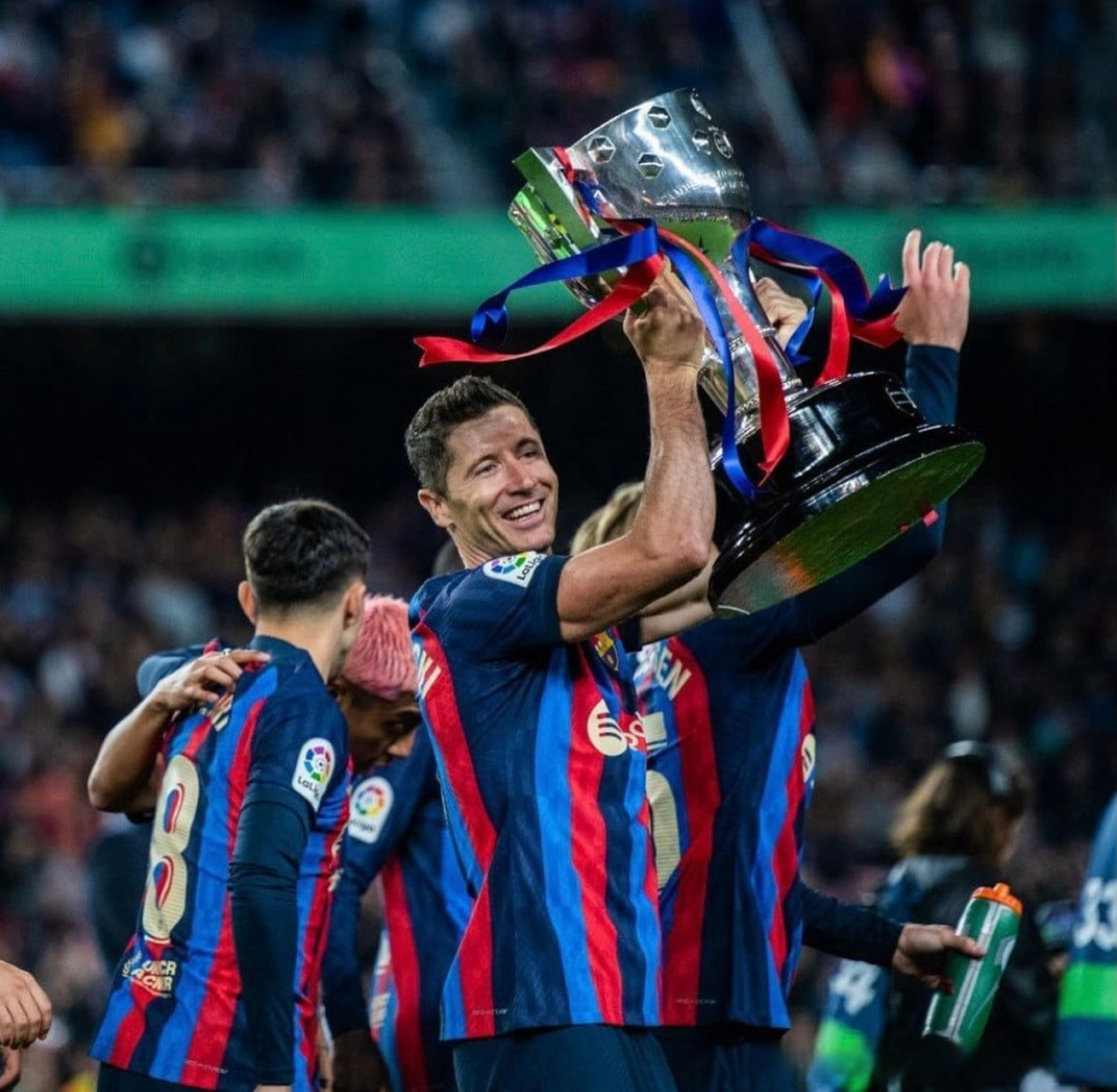 96 巴塞罗那足球俱乐部   #巴萨夺得西甲冠军##莱万多夫斯基