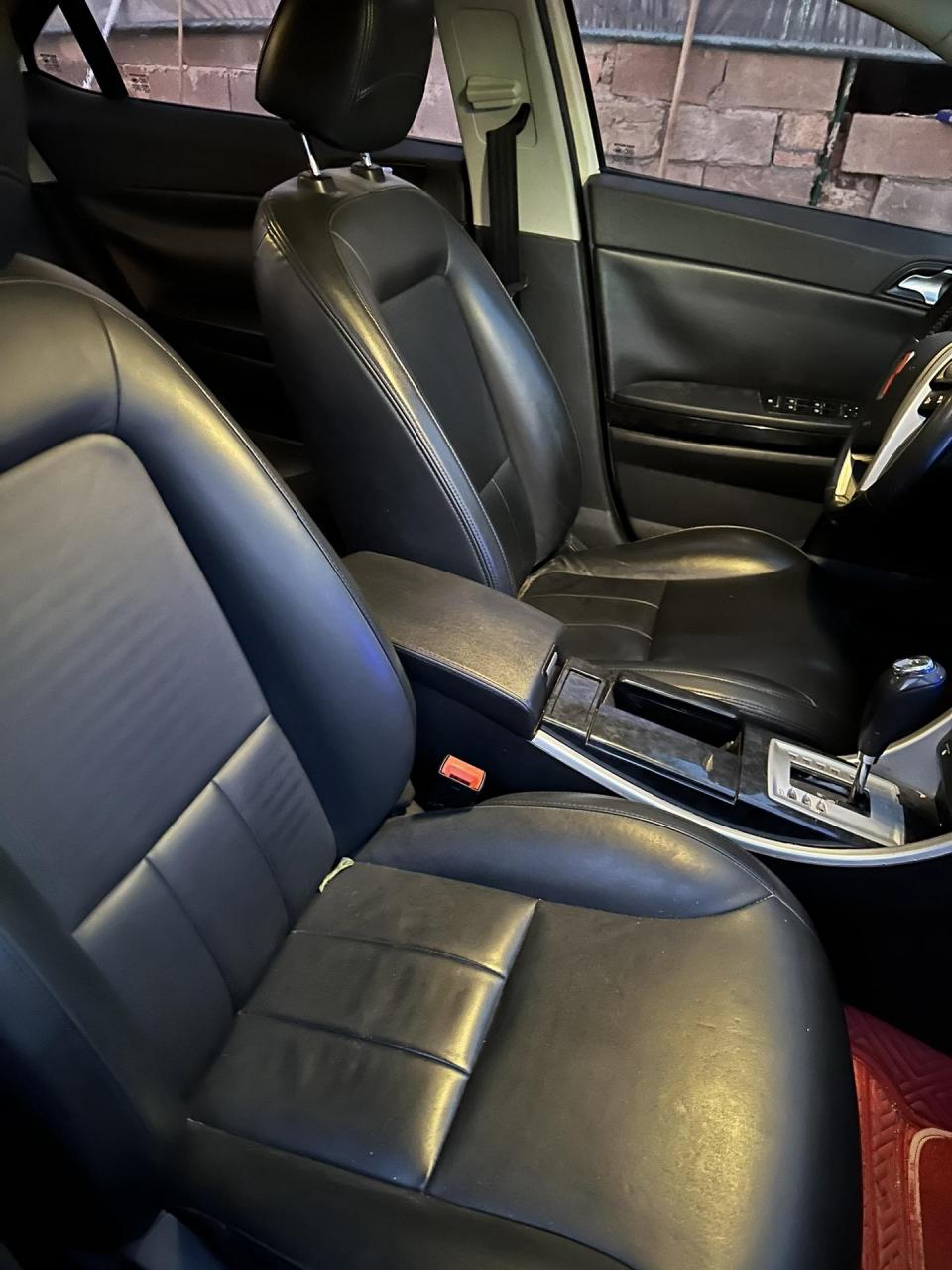 10年自动挡荣威550,真皮座椅带天窗,换挡拨片,超亮led大灯,大屏,倒车