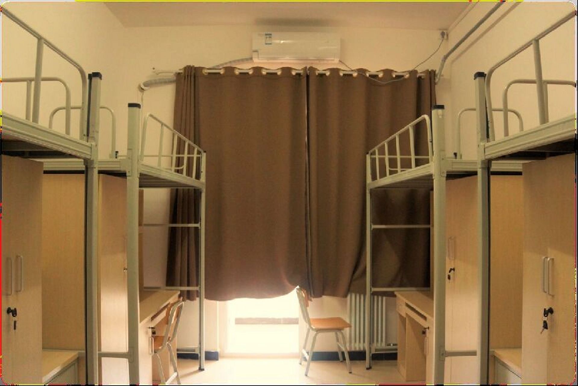 北京交通大学威海校区—宿舍介绍 学生公寓实行书院制管理,本科生4人