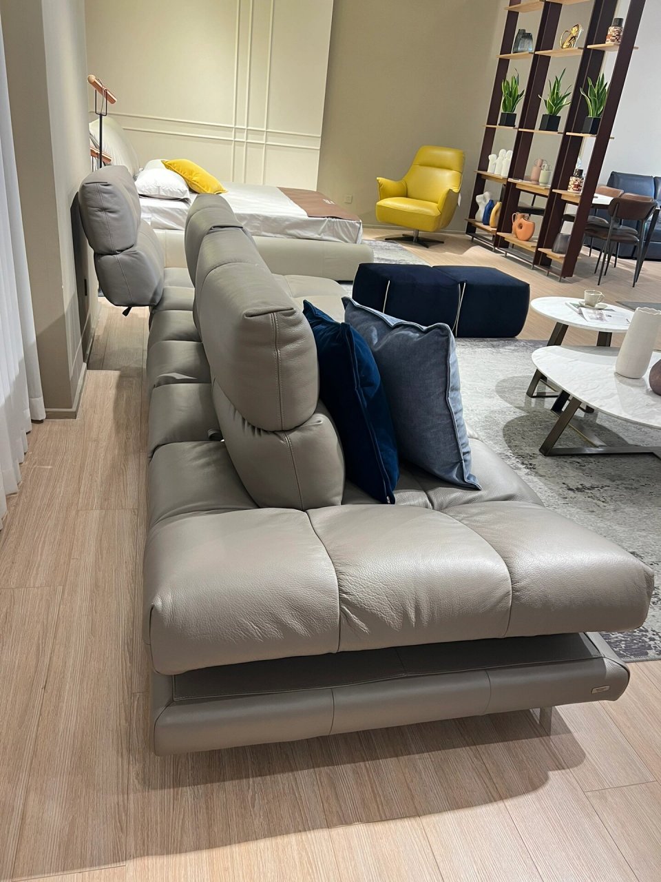 逛红星看中 纳图兹意迪森沙发(1-4) 除了价格有点贵 其他都很喜欢