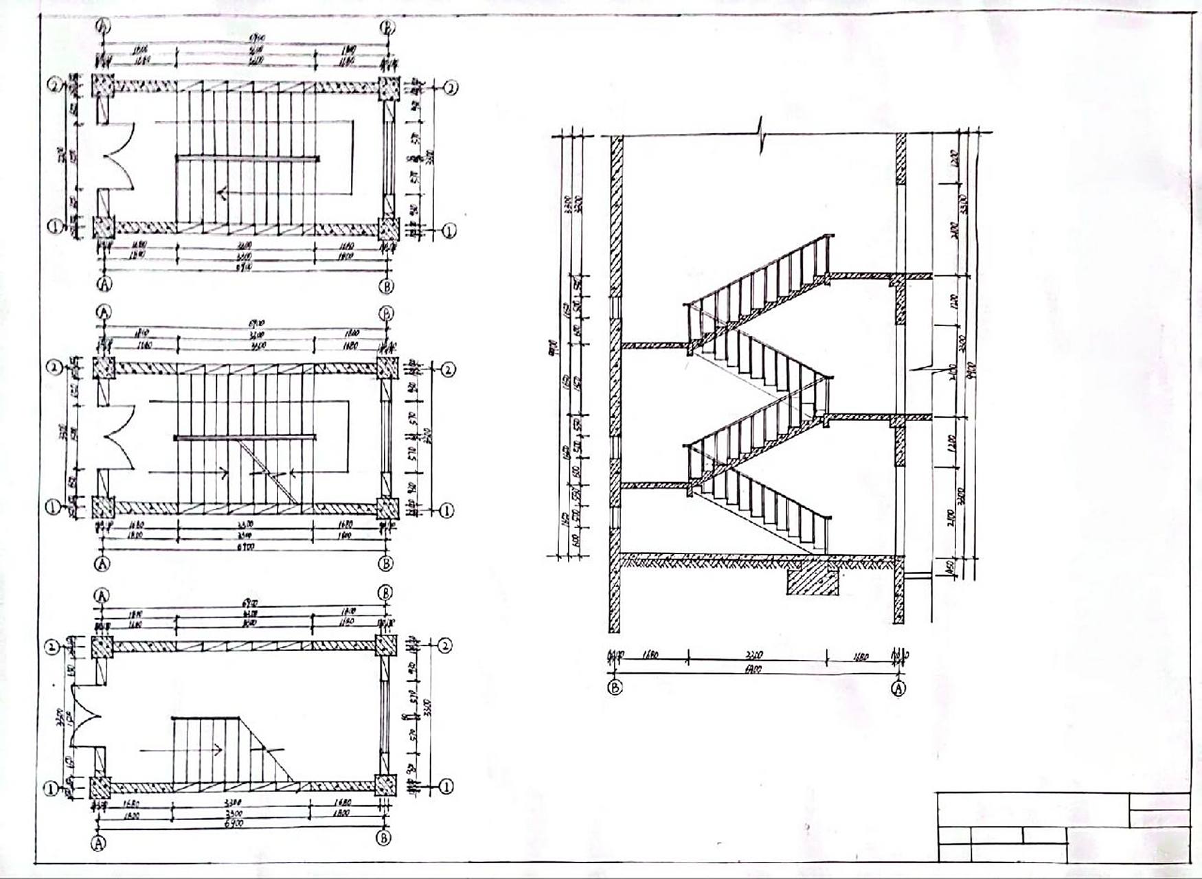 楼梯间(尺规作图) 1,底层平面图 剖切后的45°折断线,应从休息的外