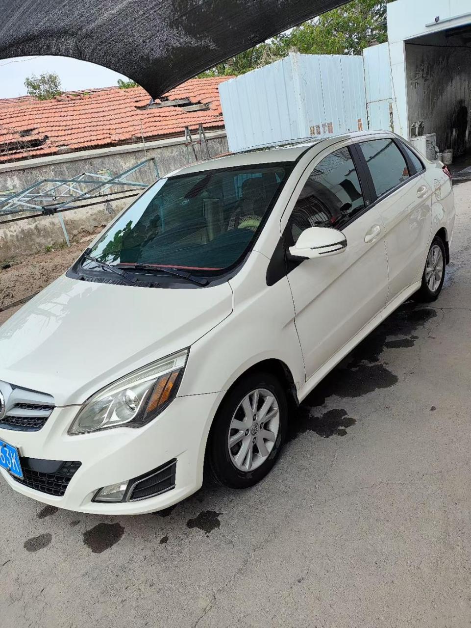 个人一手车转让,北汽e150,2013年10月份上牌,实表72000公里,精品车况