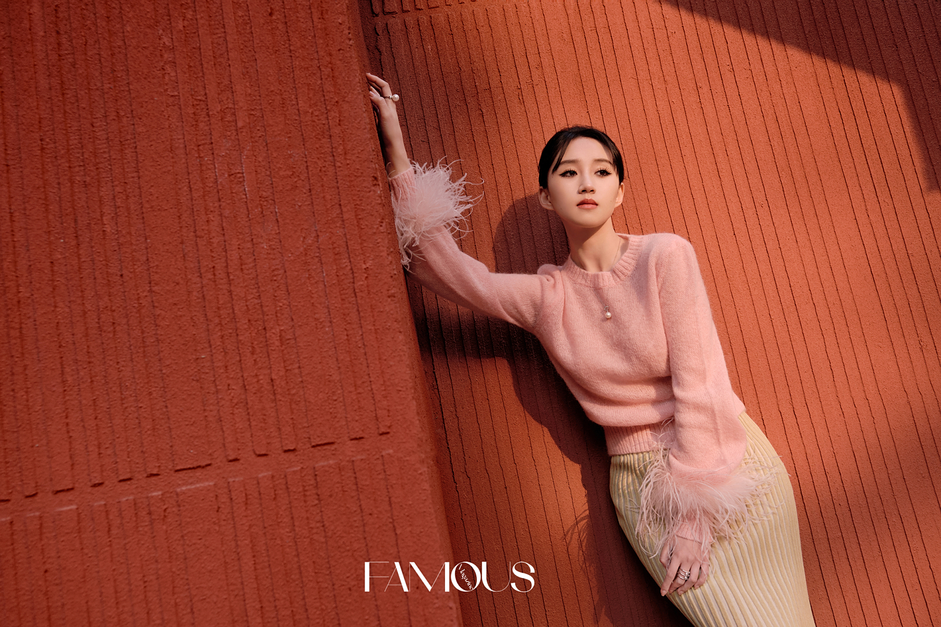 狂飙里饰演黄瑶的@程金铭  最新杂志封面释出,甜妹烟熏妆太可以了!