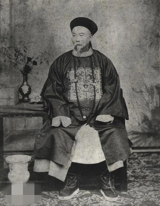 首先,我们要知道,李鸿章在八国联军侵华时,被迫