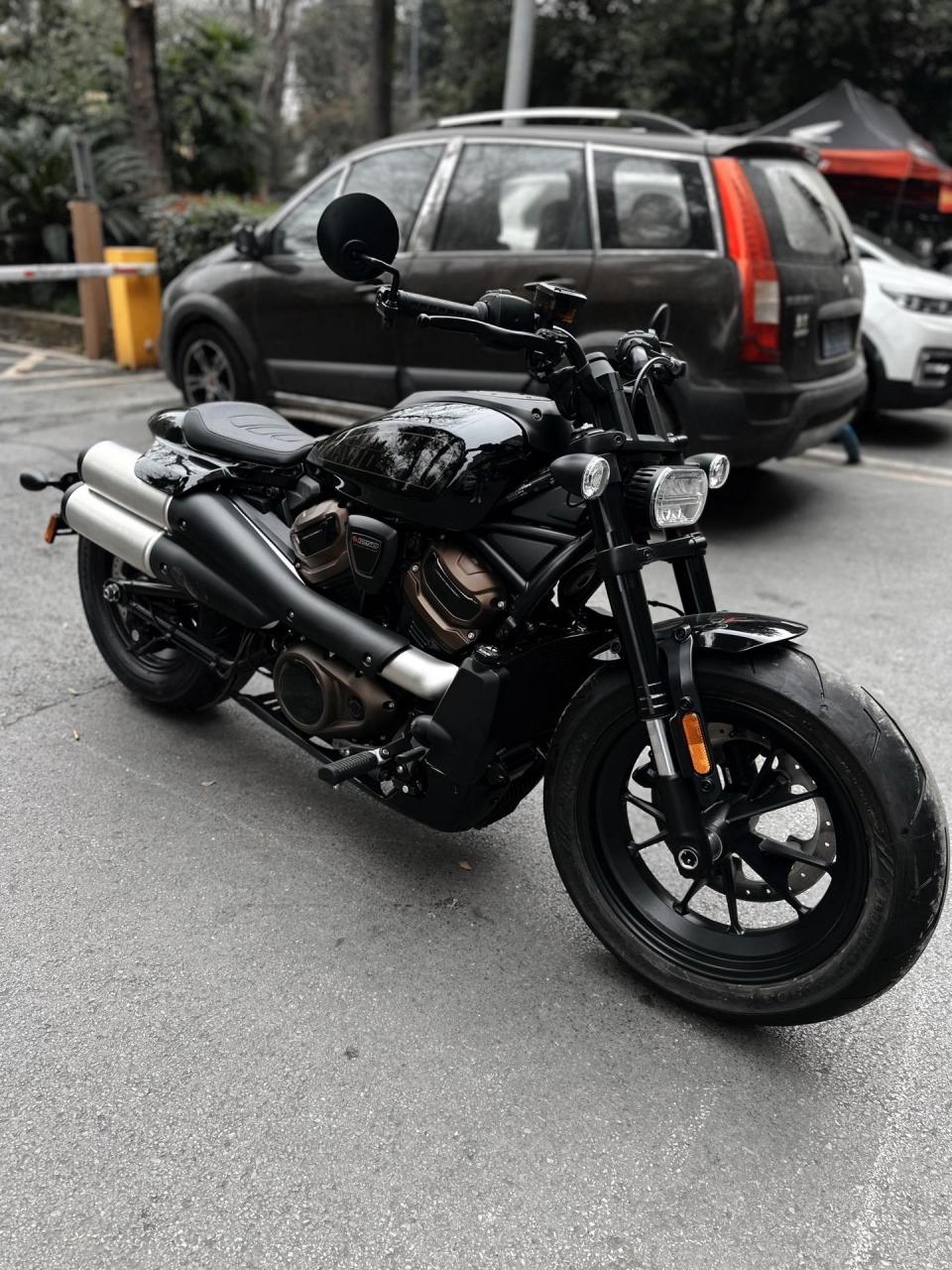 新到一台 哈雷戴维森sportster s 23年2月的车 现在刚刚上户 只有三