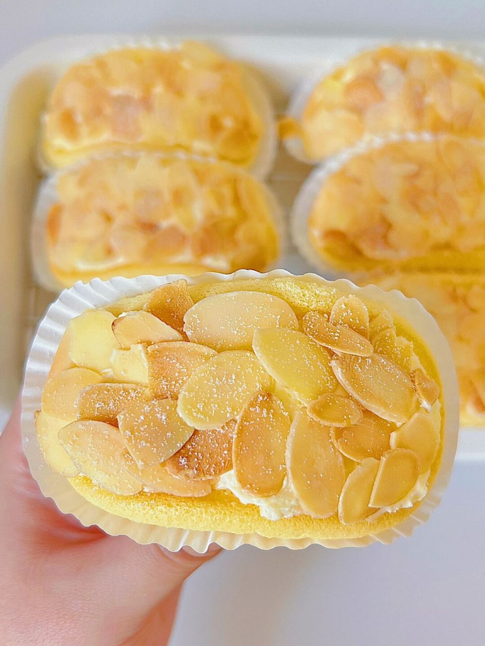 可盐可甜的咸奶油杏仁抱抱卷来啦～咸香不会腻口77松软香甜的蛋糕胚