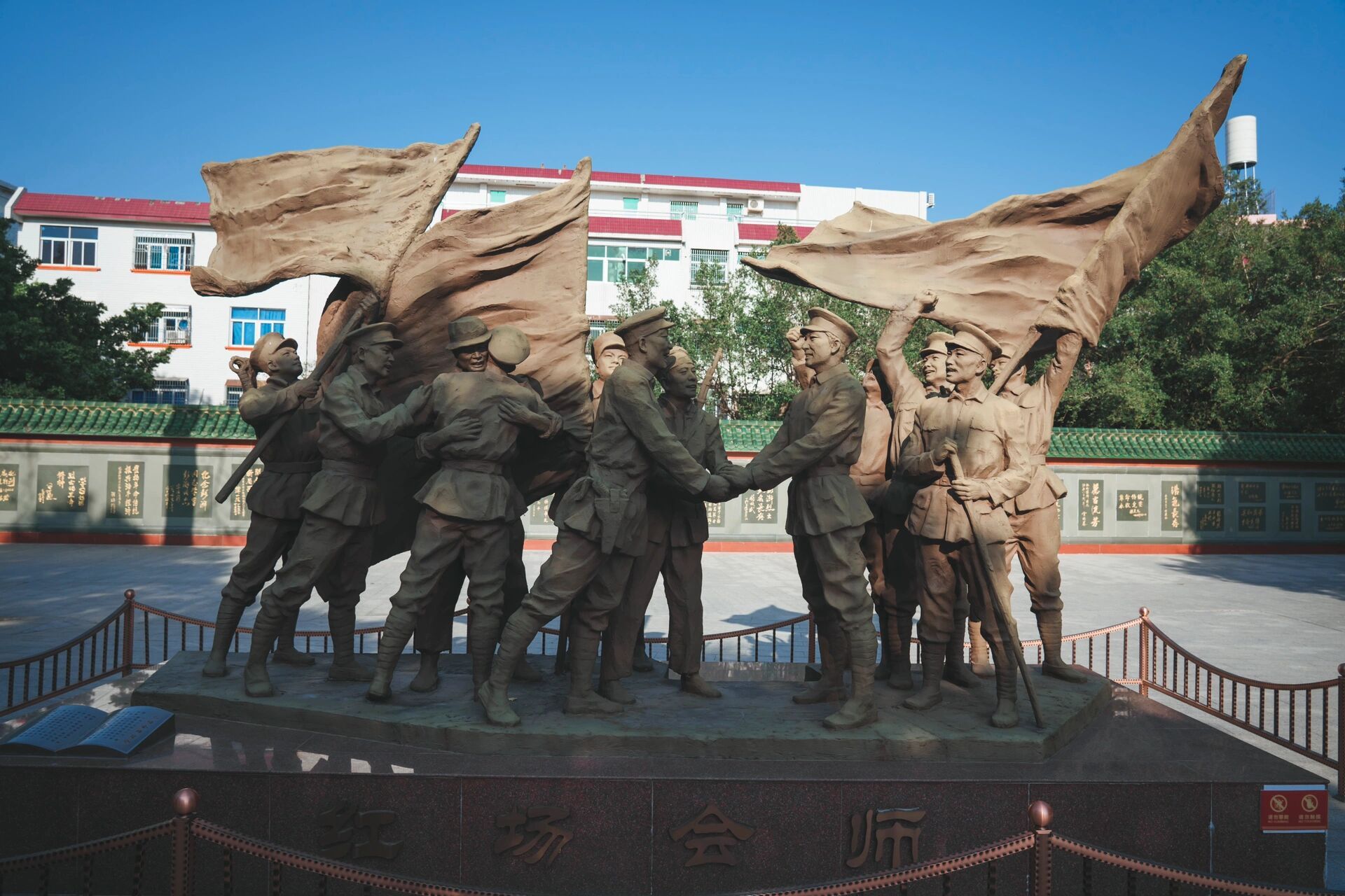 不用去俄罗斯也能拍到红宫红场,世界唯二 海丰,是一座因红色而被时代