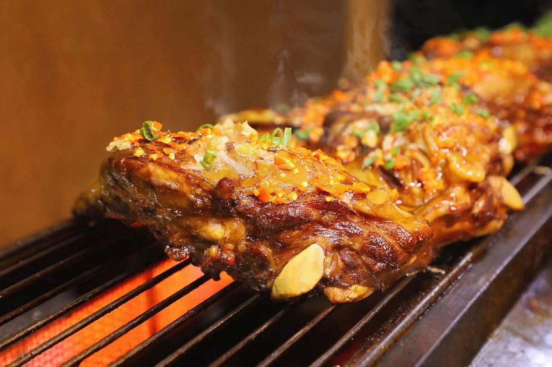 人间美味,烤猪头骨 人间美味,势不可挡