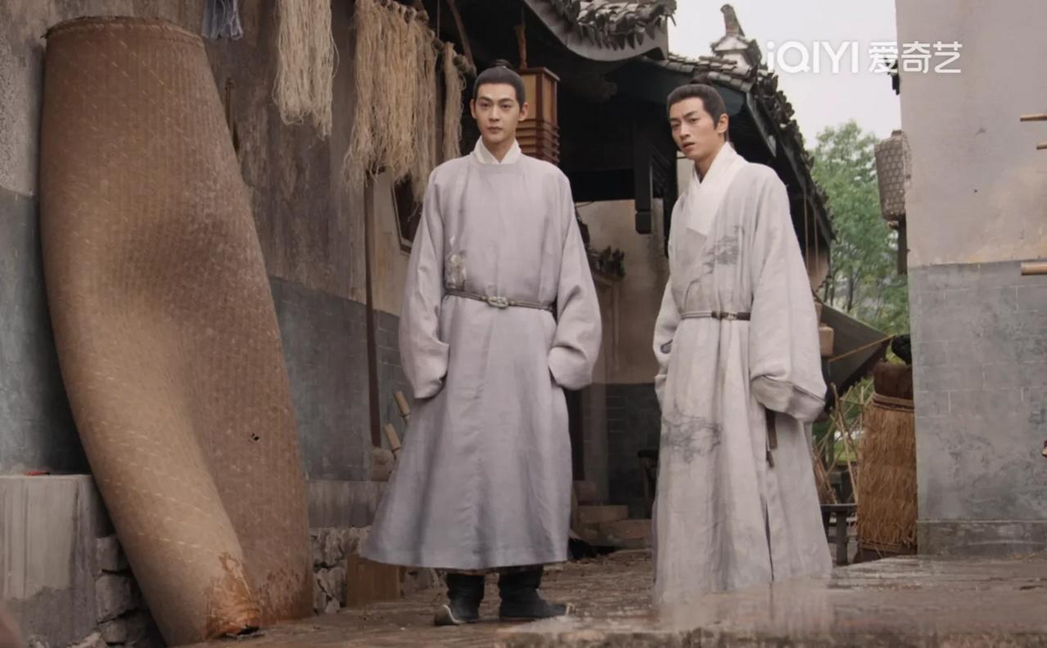 (⊙o⊙)哇,陈晓和唐晓天这身高差也是够大的,整个一175的弟弟和190的