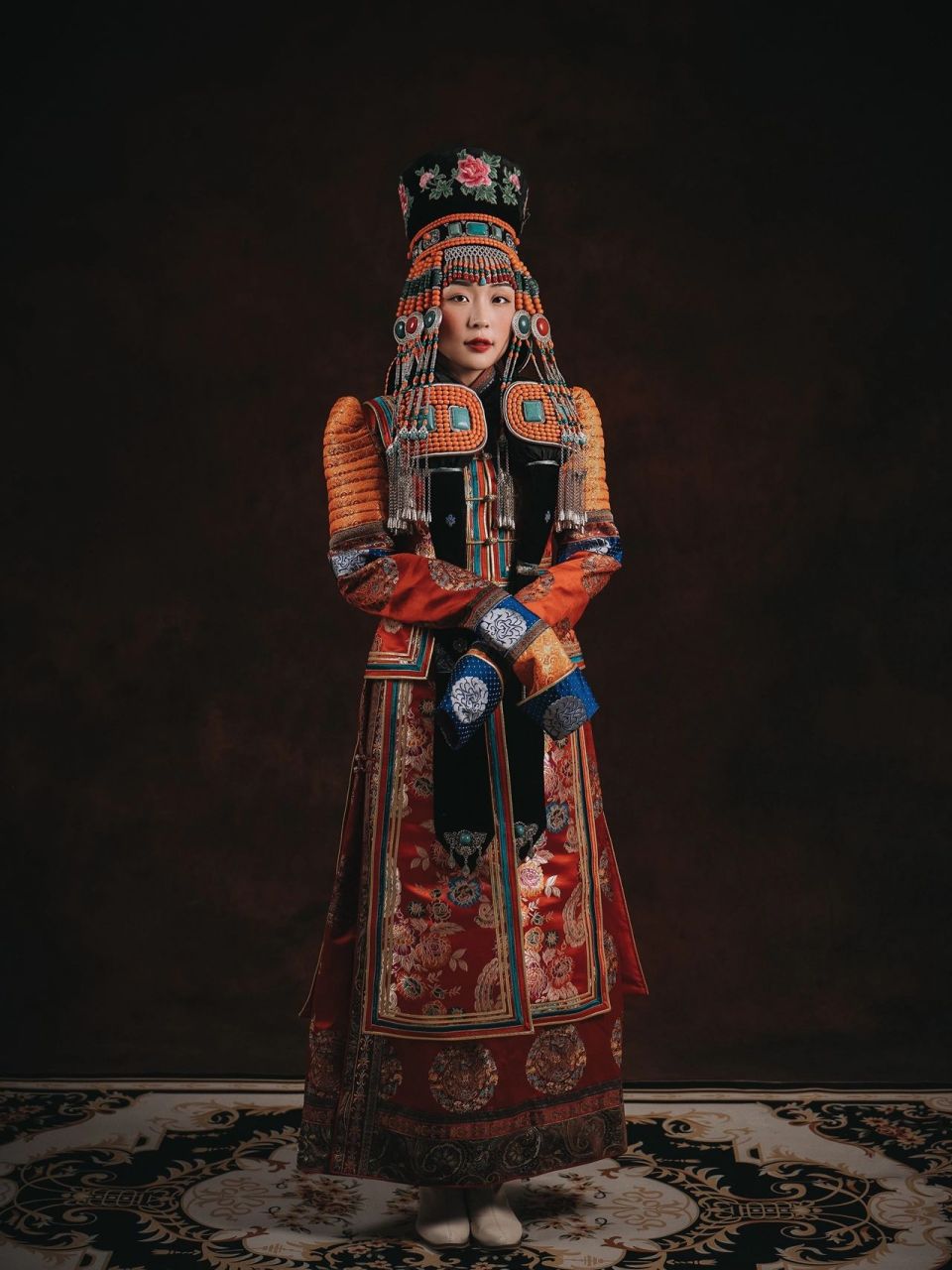 蒙古袍|清代传统蒙古族鄂尔多斯女性造型 本造型是参考内蒙古博物馆