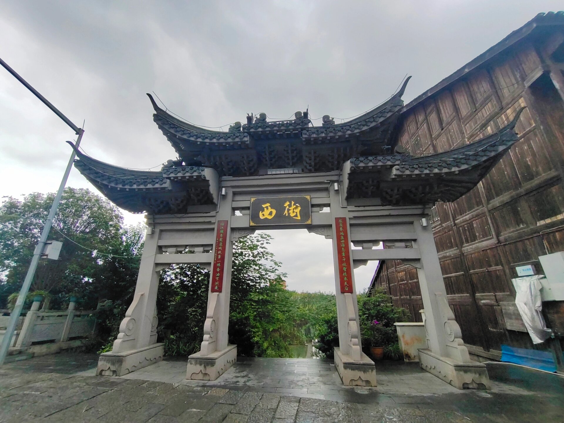 就是当地一个小县城,秀山有好几个景点,但因为时间原因,只游玩了西街