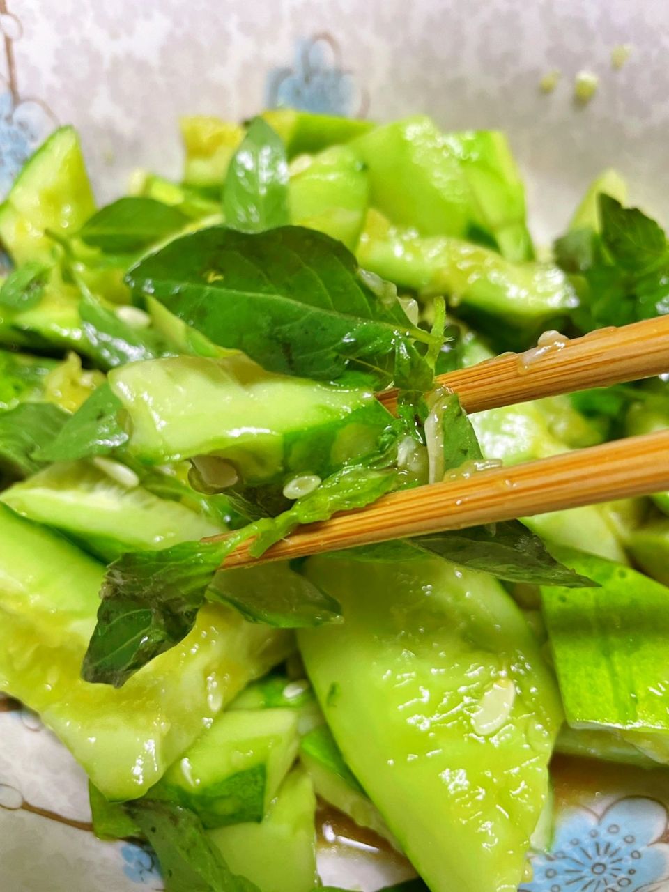 荆芥拌黄瓜,吃过的人都说绝!