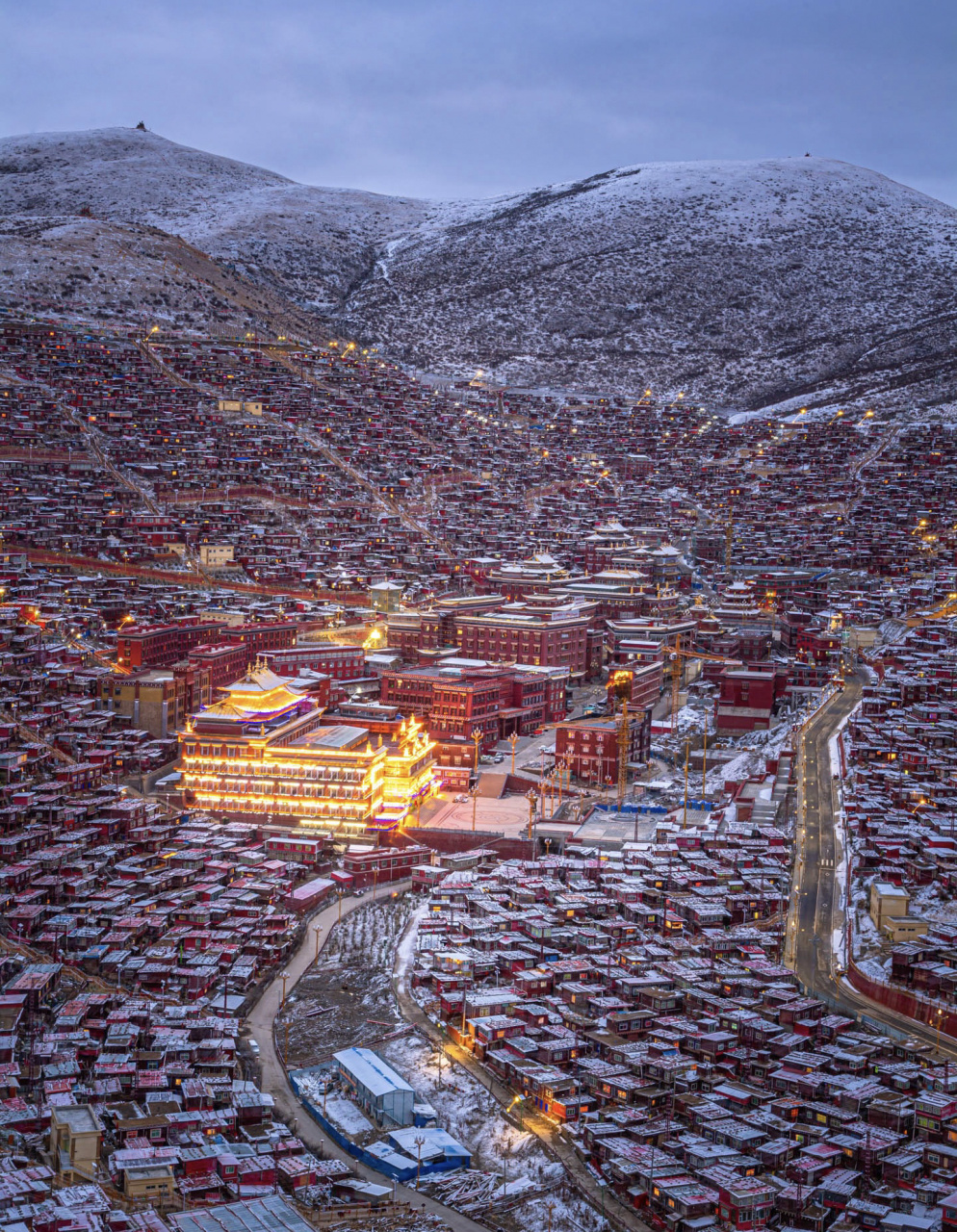 五明佛学院 雪域高原上的红色佛国,美的不仅是红房子,还有信仰
