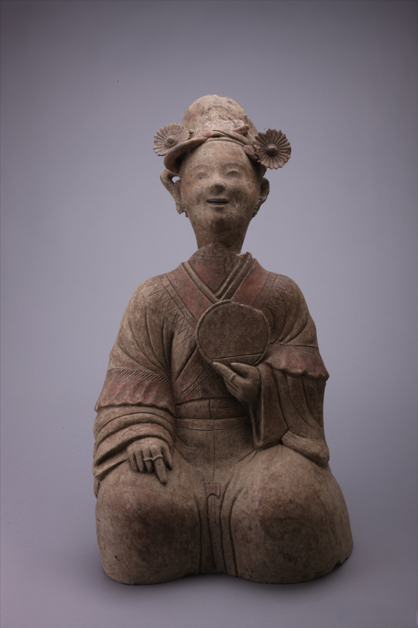 汉代雕塑的最大特点是神韵重于外形,泥胎土胚中仿佛寄生了鲜活的生命