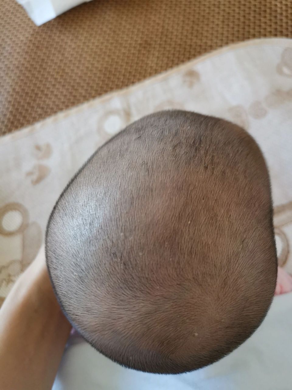 侧头不侧身对头型的危害 对于睡头型,我一直持着顺其自然的态度的.