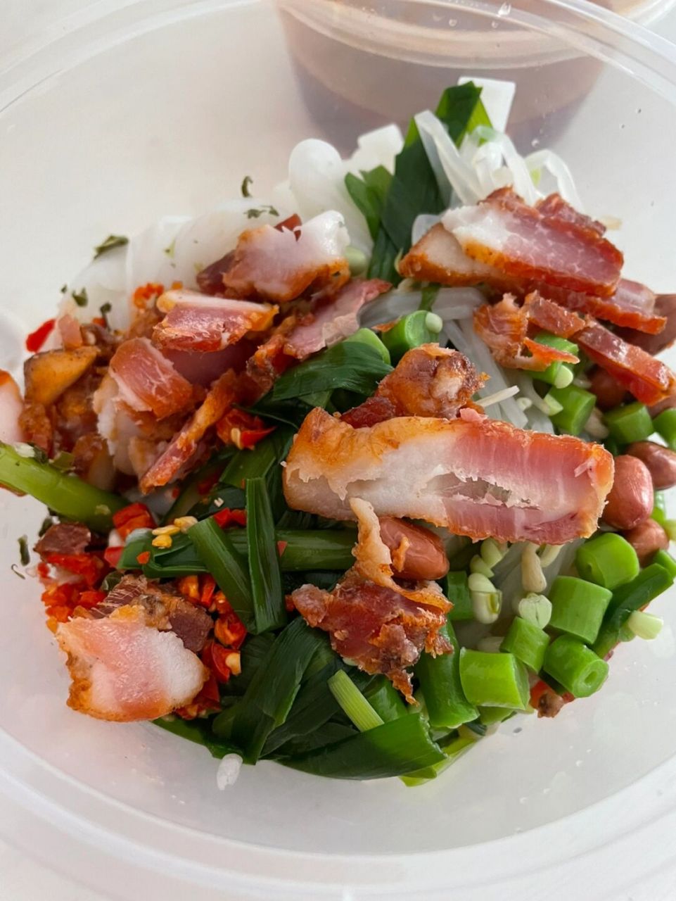 还好宜州已经入夏,每天25度的天气,终于让宜州凉拌粉的血脉蠢蠢欲动了