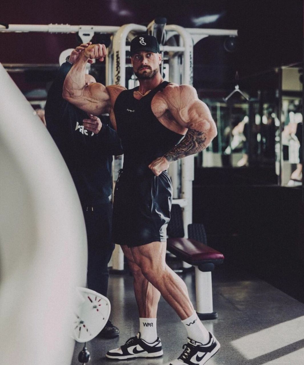 克里斯巴姆斯特德#增肌# #健身教练# #撸铁# #肌肉# #胸肌# #见人不如